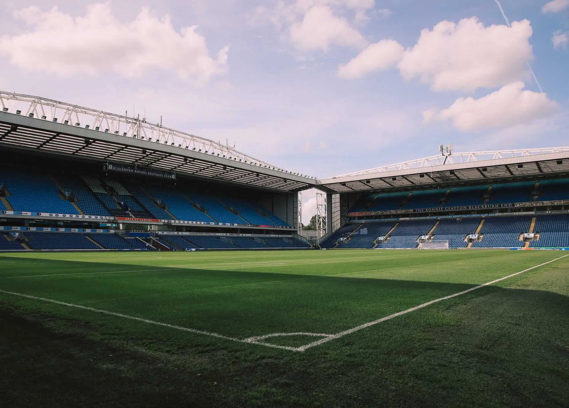 Sân vận động Ewood Park: Khám phá lịch sử và sức hấp dẫn của sân nhà Blackburn Rovers