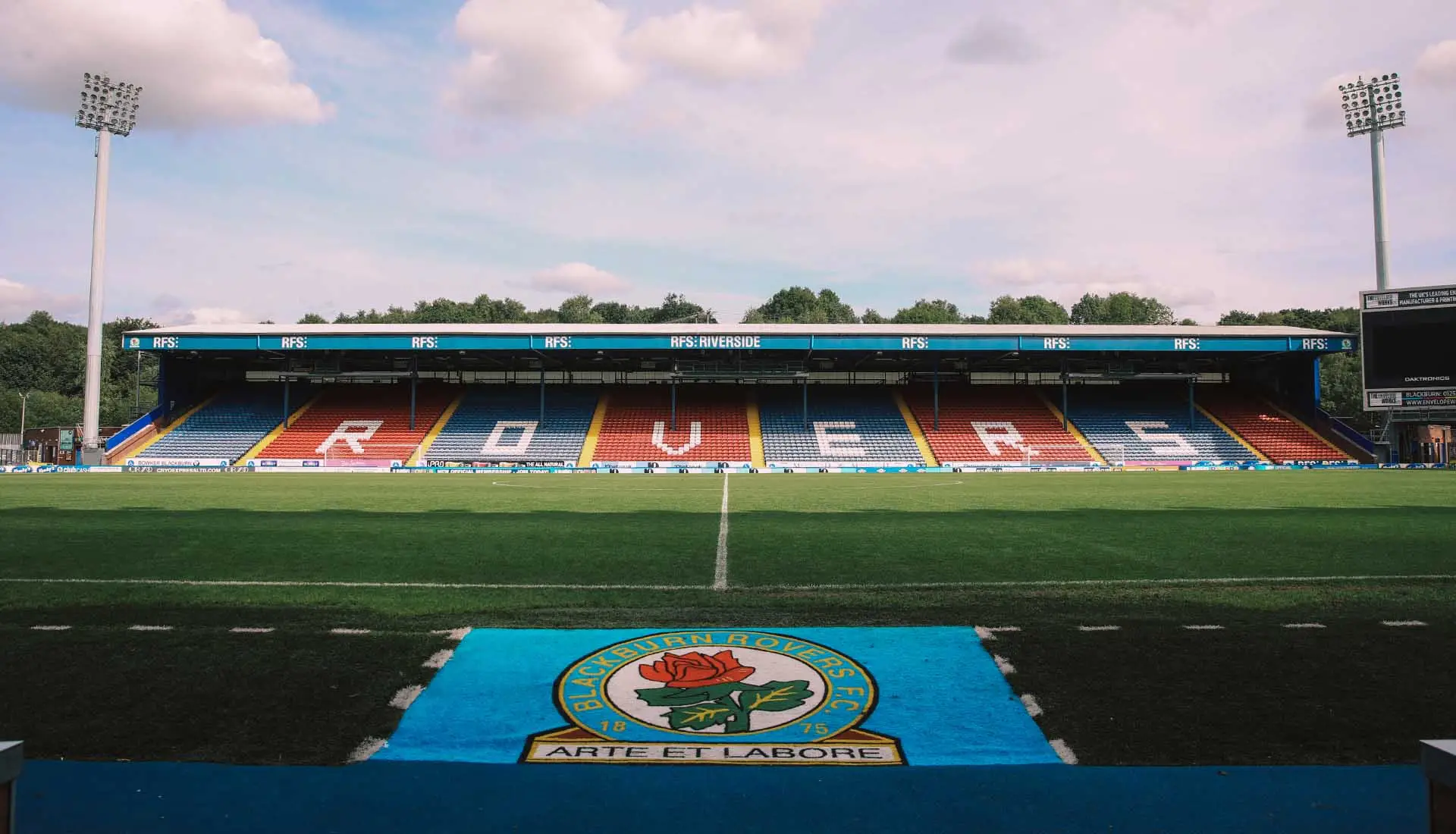 Sân vận động Ewood Park: Khám phá lịch sử và sức hấp dẫn của sân nhà Blackburn Rovers