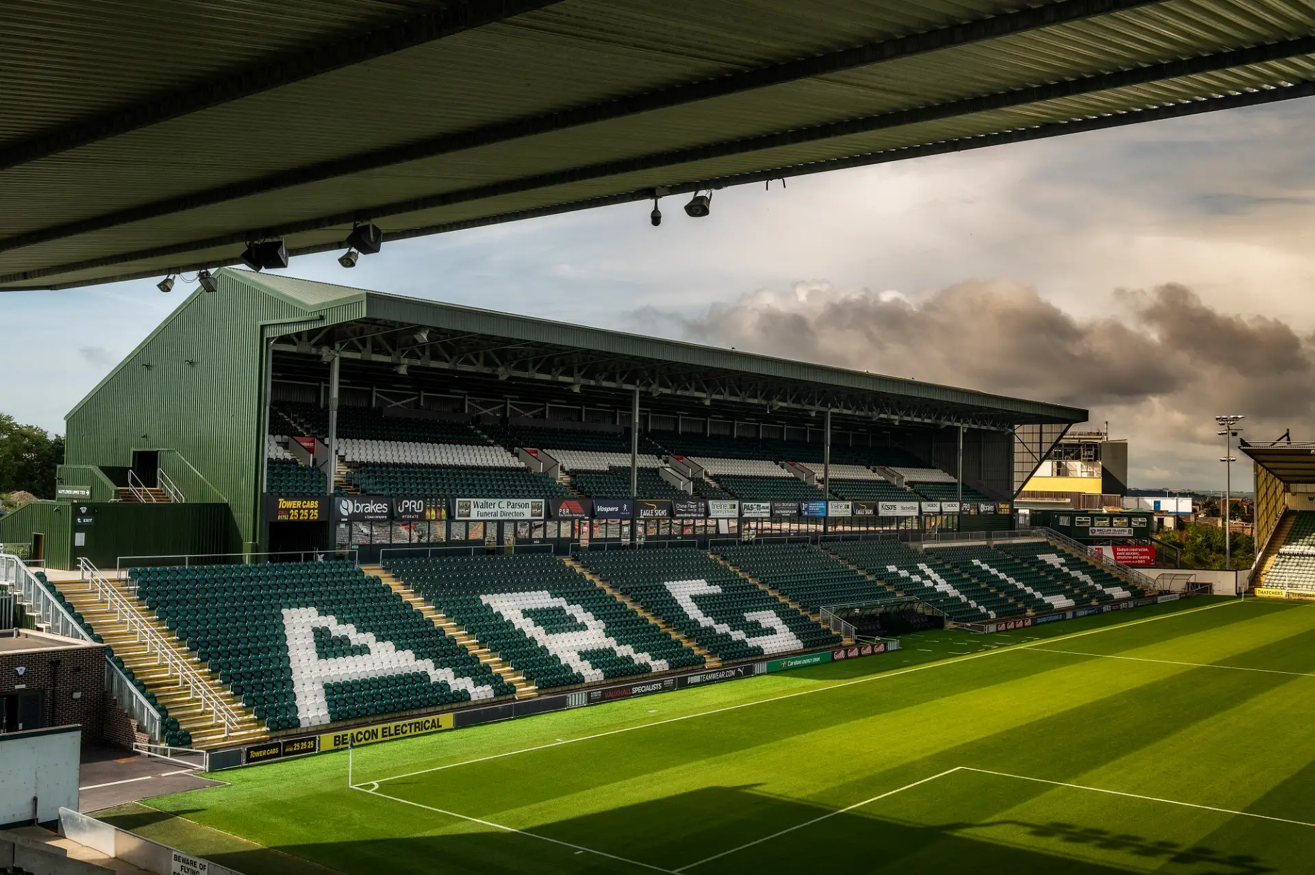 Sân vận động Home Park - Niềm tự hào của câu lạc bộ Plymouth Argyle