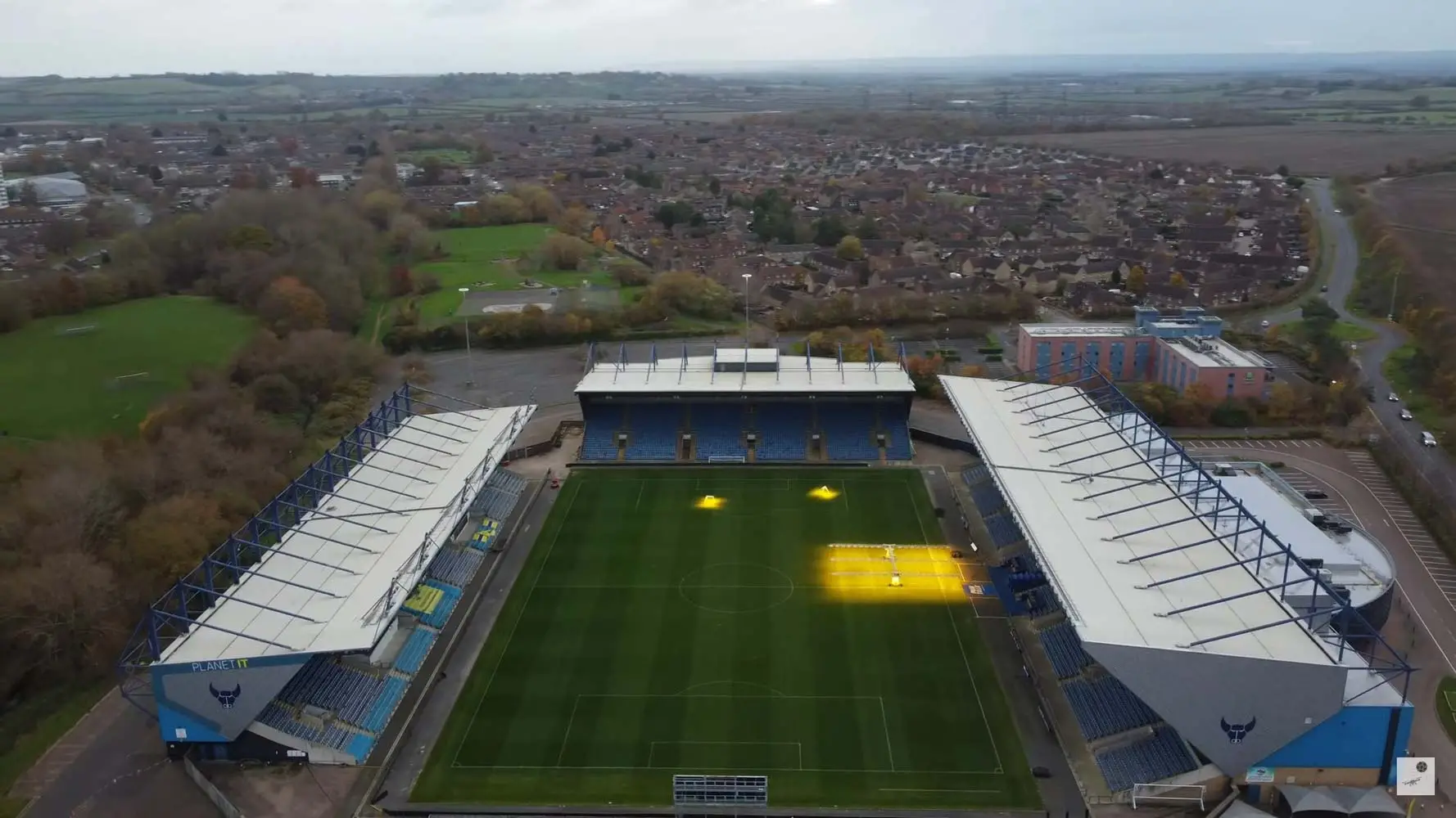 Sân vận động Kassam Stadium - Cơ sở vật chất hiện đại, trải nghiệm độc đáo cho người hâm mộ