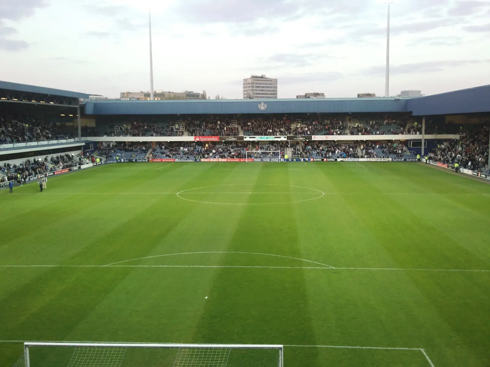 Sân vận động Loftus Road: Khám phá lịch sử và những trận đấu hấp dẫn tại QPR