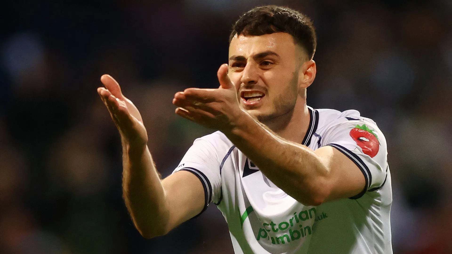 Aaron Collins, tiền đạo của Bolton Wanderers, một mục tiêu tiềm năng cho Sheffield Wednesday