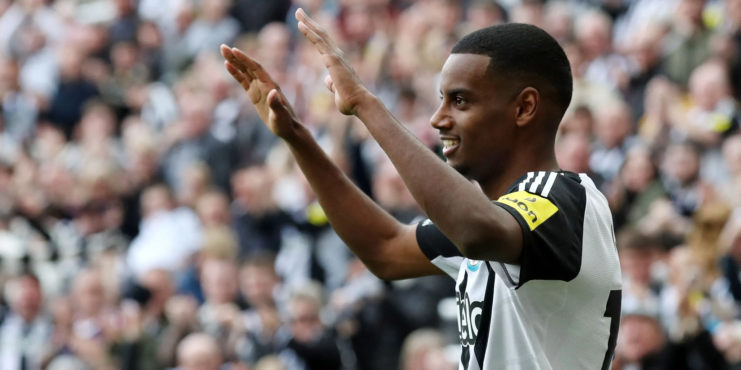 Alexander Isak của Newcastle United ăn mừng bàn thắng đầu tiên