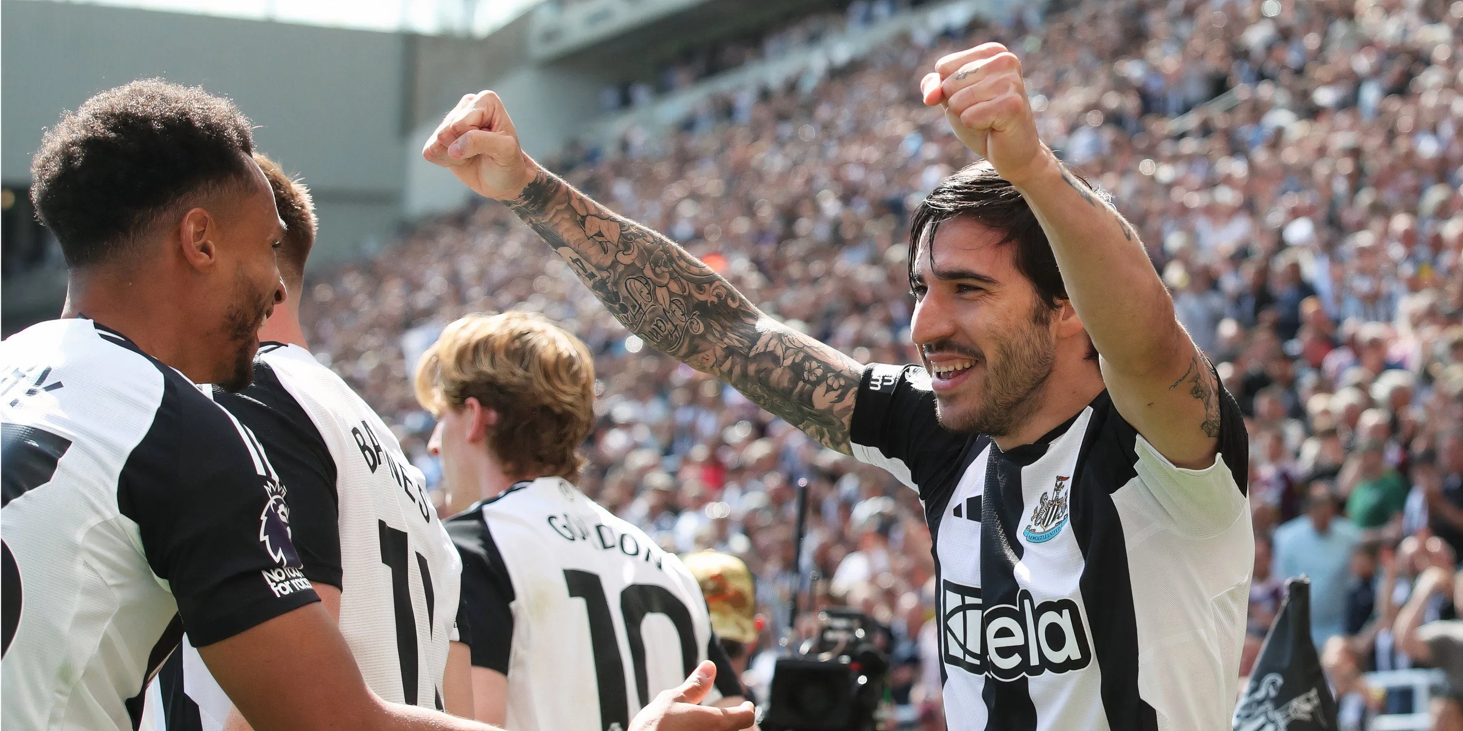 Các cầu thủ Newcastle United tập luyện, chuẩn bị cho trận đấu then chốt giành vé Champions League