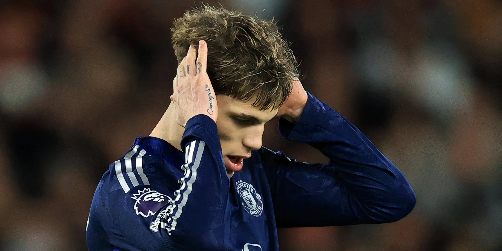 Cầu thủ chạy cánh Alejandro Garnacho thể hiện sự thất vọng sau trận thua của Manchester United