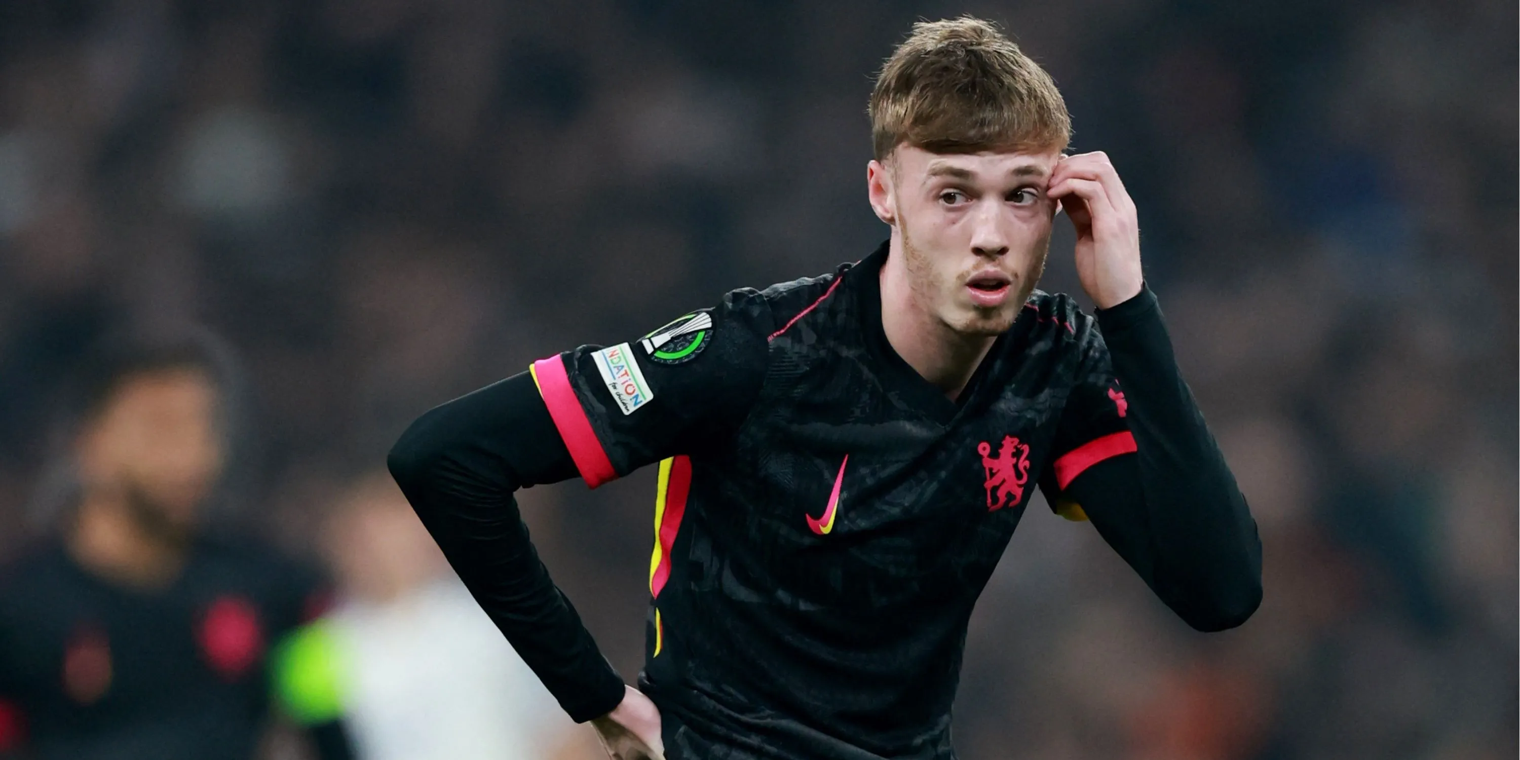 Cole Palmer, ngôi sao của Chelsea, thể hiện sự không hài lòng trên sân cỏ