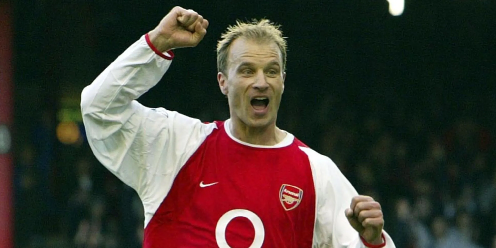 Dennis Bergkamp, tiền đạo huyền thoại của Arsenal, người chứng minh giá trị với mức lương kỷ lục