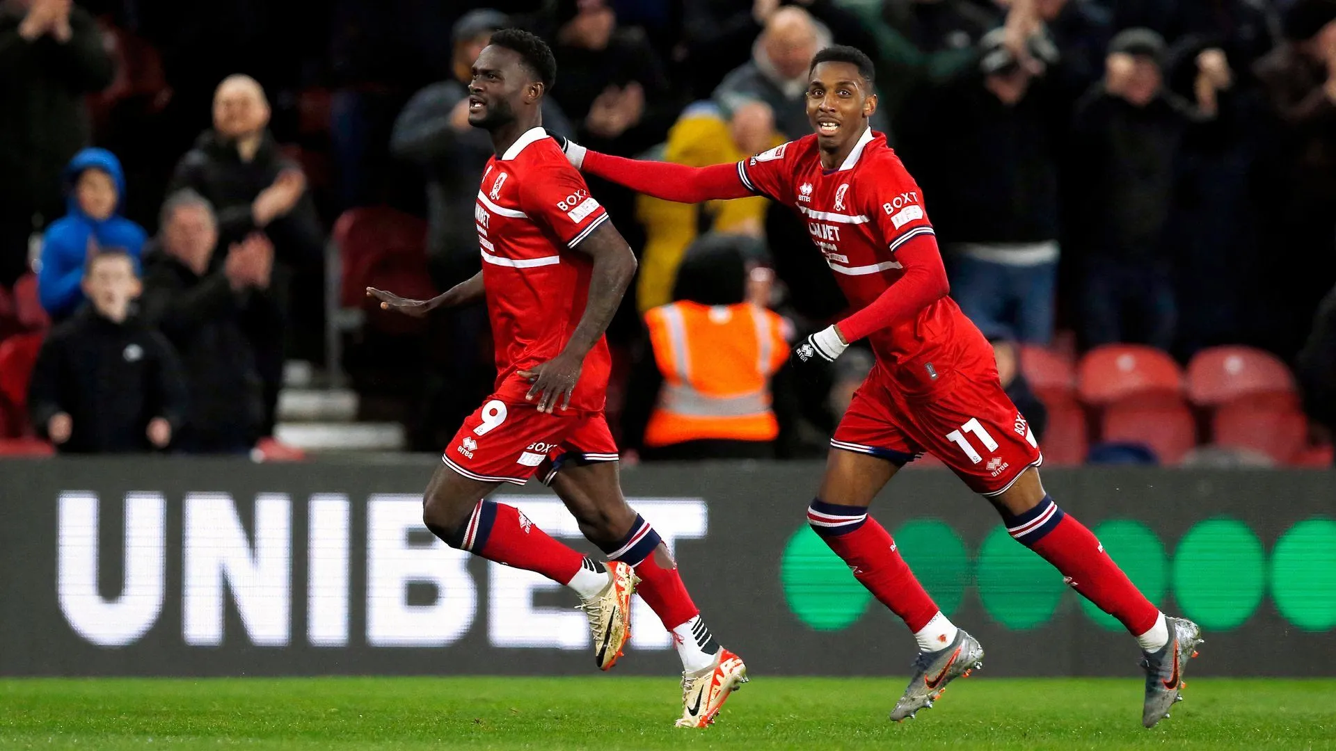 Emmanuel Latte Lath ăn mừng bàn thắng trong màu áo Middlesbrough tại giải Championship