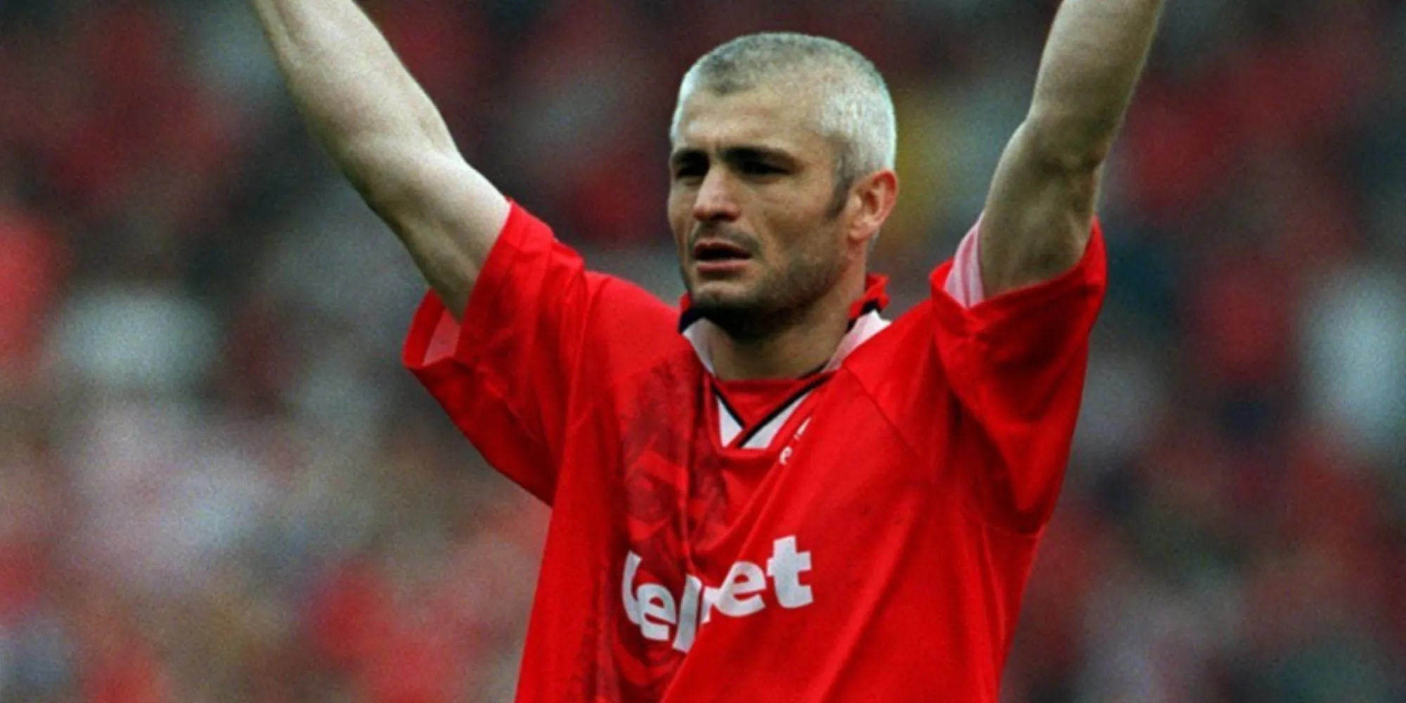 Fabrizio Ravanelli, tiền đạo người Ý đã trở thành cầu thủ hưởng lương cao nhất Premier League khi gia nhập Middlesbrough