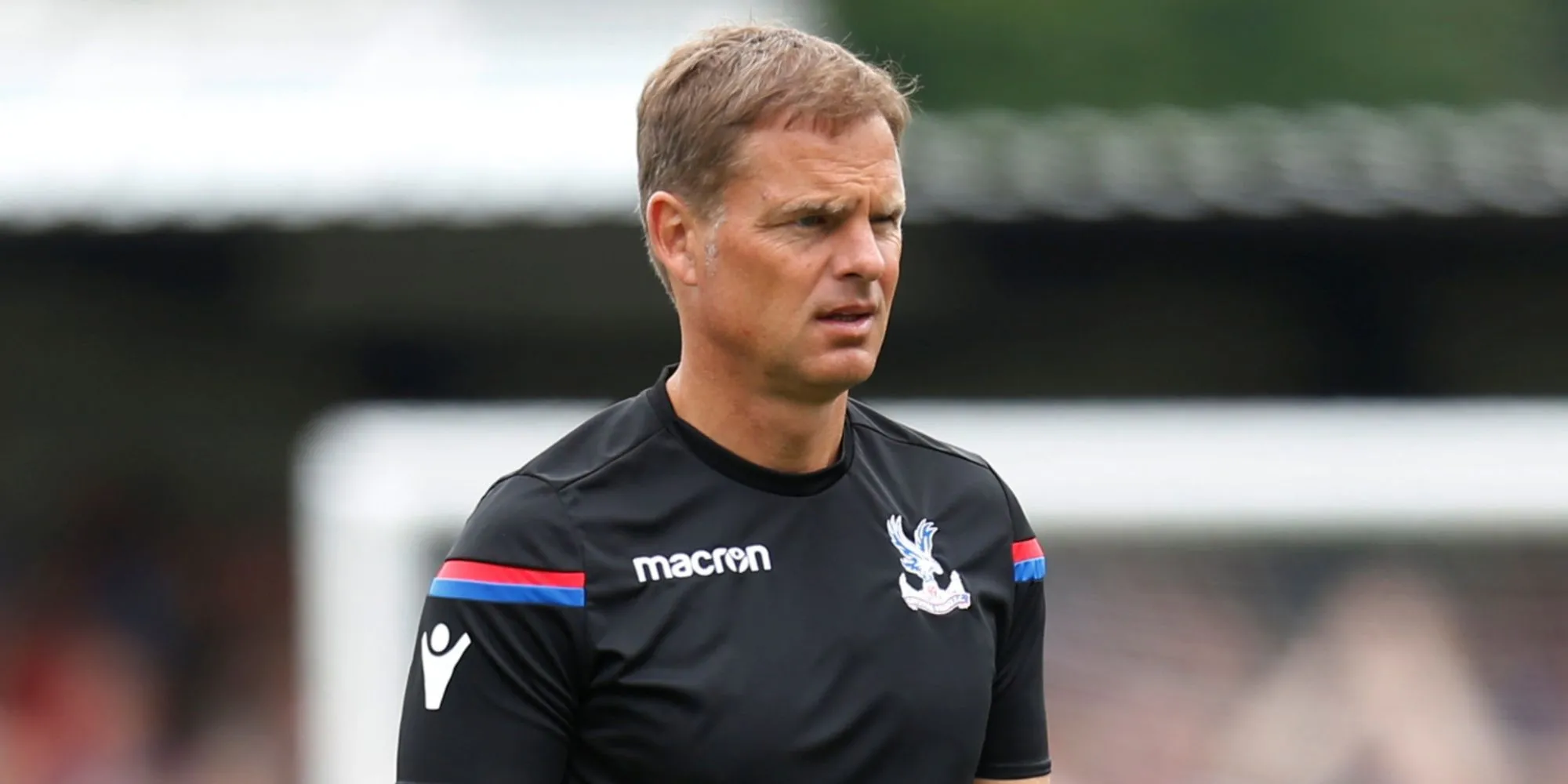 Frank de Boer HLV Crystal Palace trông có vẻ lo lắng