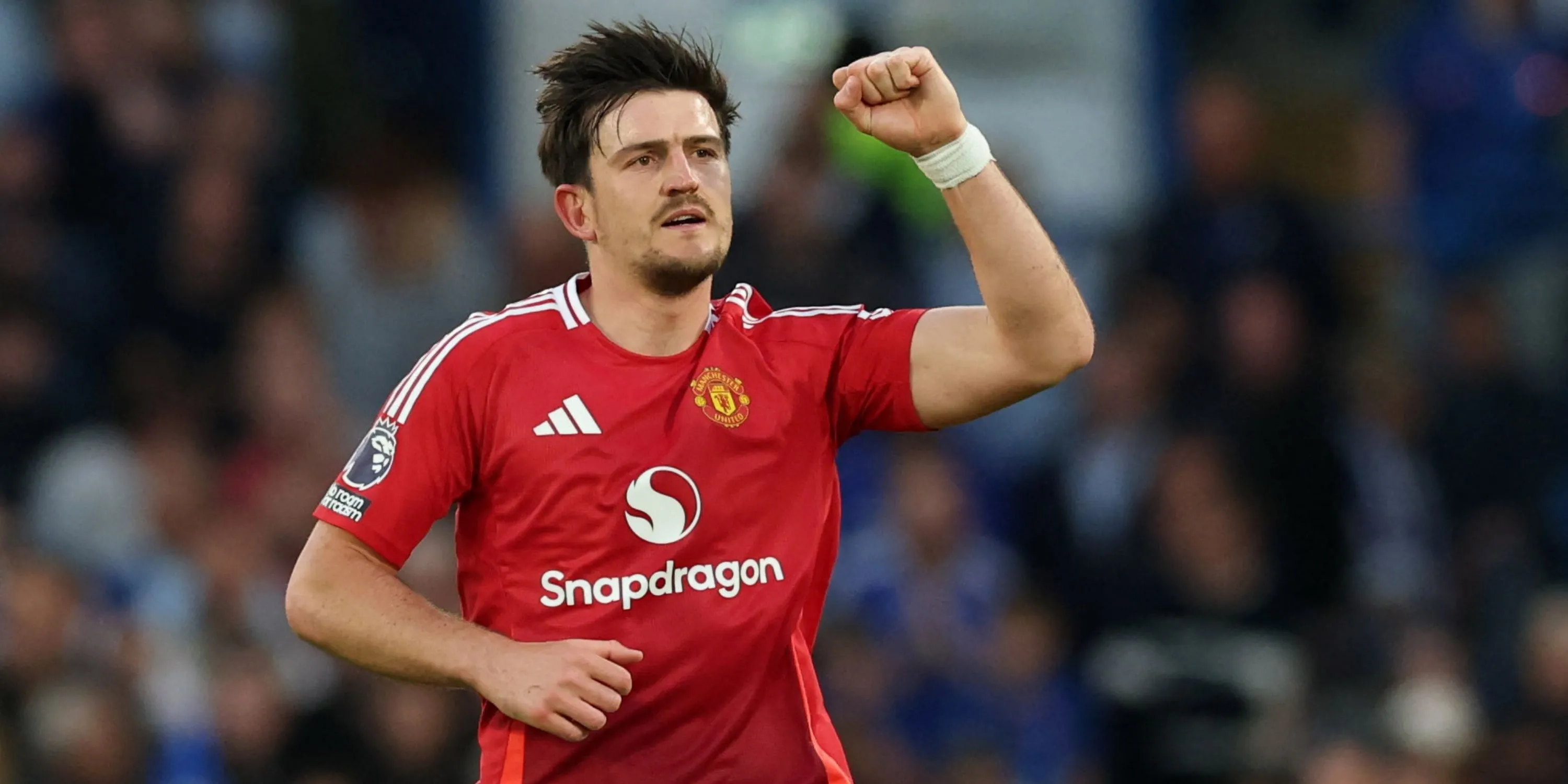 Harry Maguire ăn mừng hụt bàn thắng cho Manchester United trước Chelsea