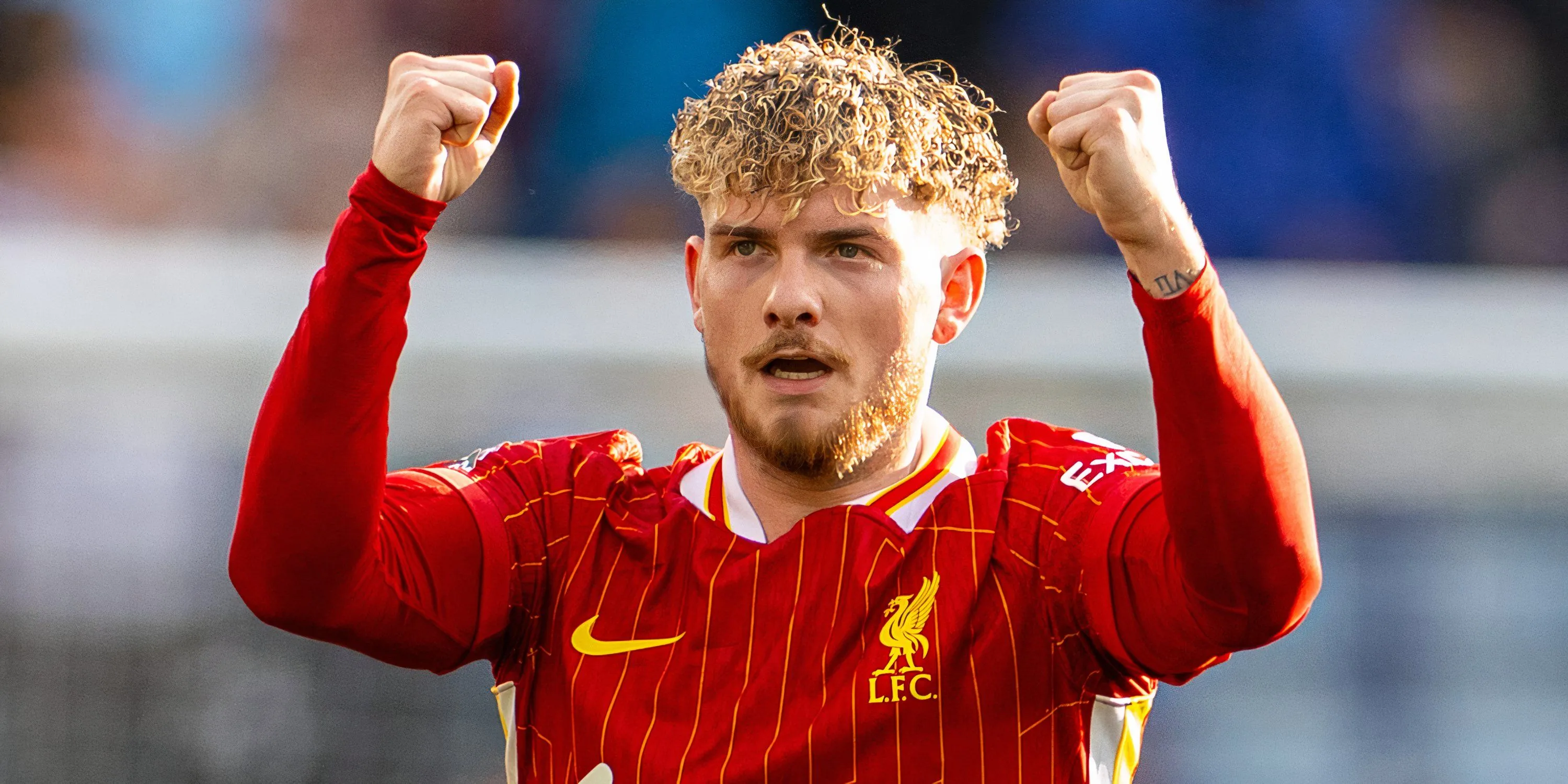 Harvey Elliott ăn mừng cùng đồng đội Liverpool, bất chấp tin đồn về khả năng rời Anfield trong tương lai.