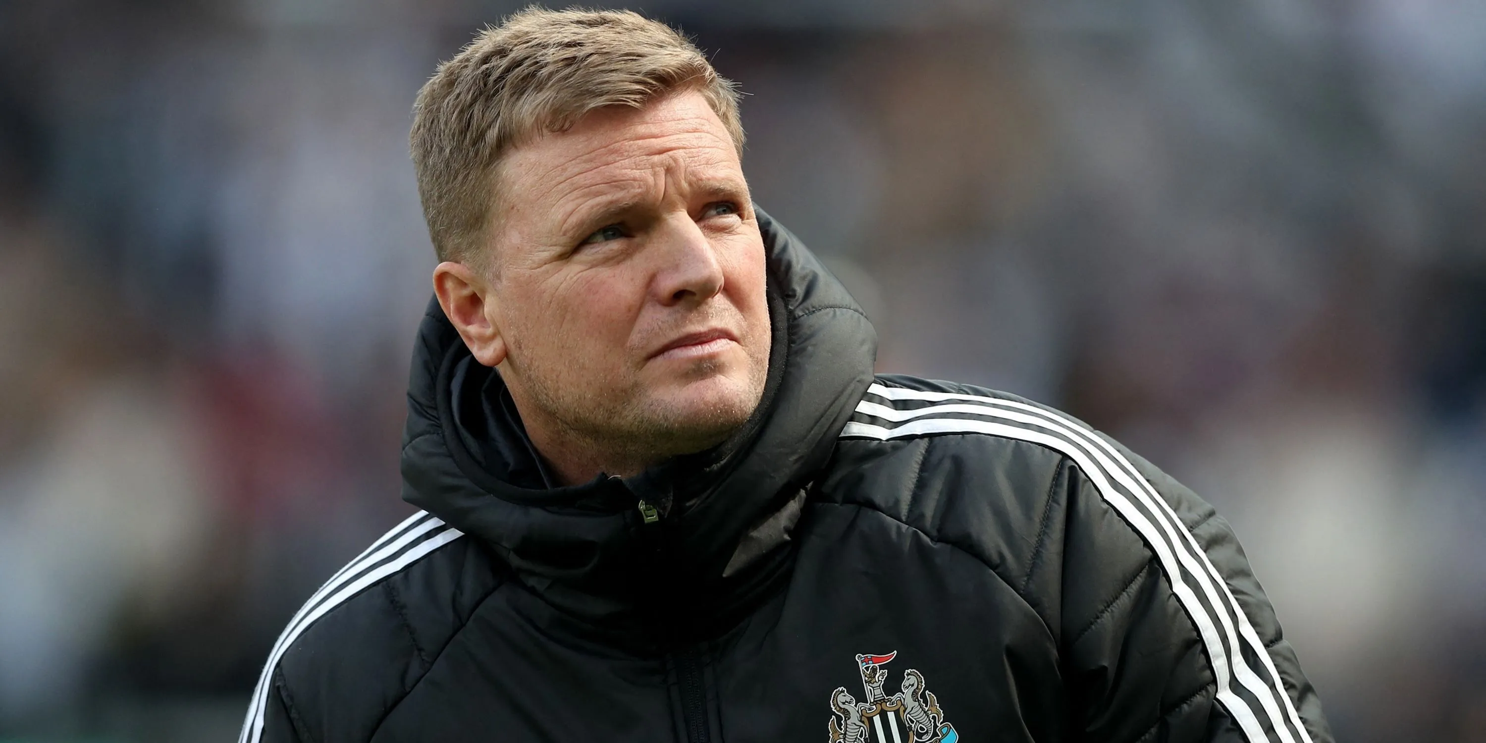 HLV Eddie Howe chỉ đạo trước trận đấu của Newcastle United