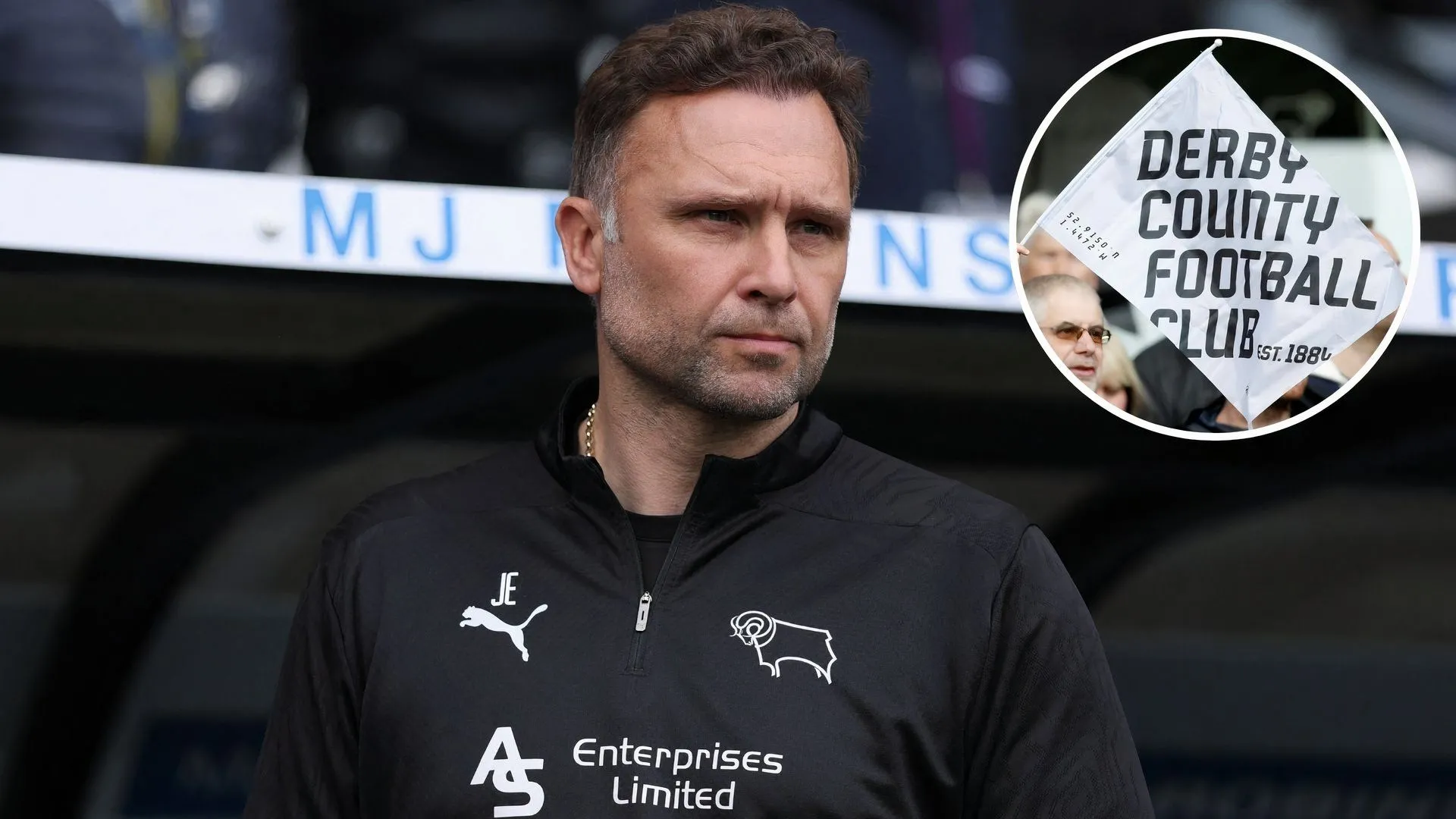 HLV John Eustace và các cầu thủ Derby County ăn mừng sau một trận đấu quan trọng