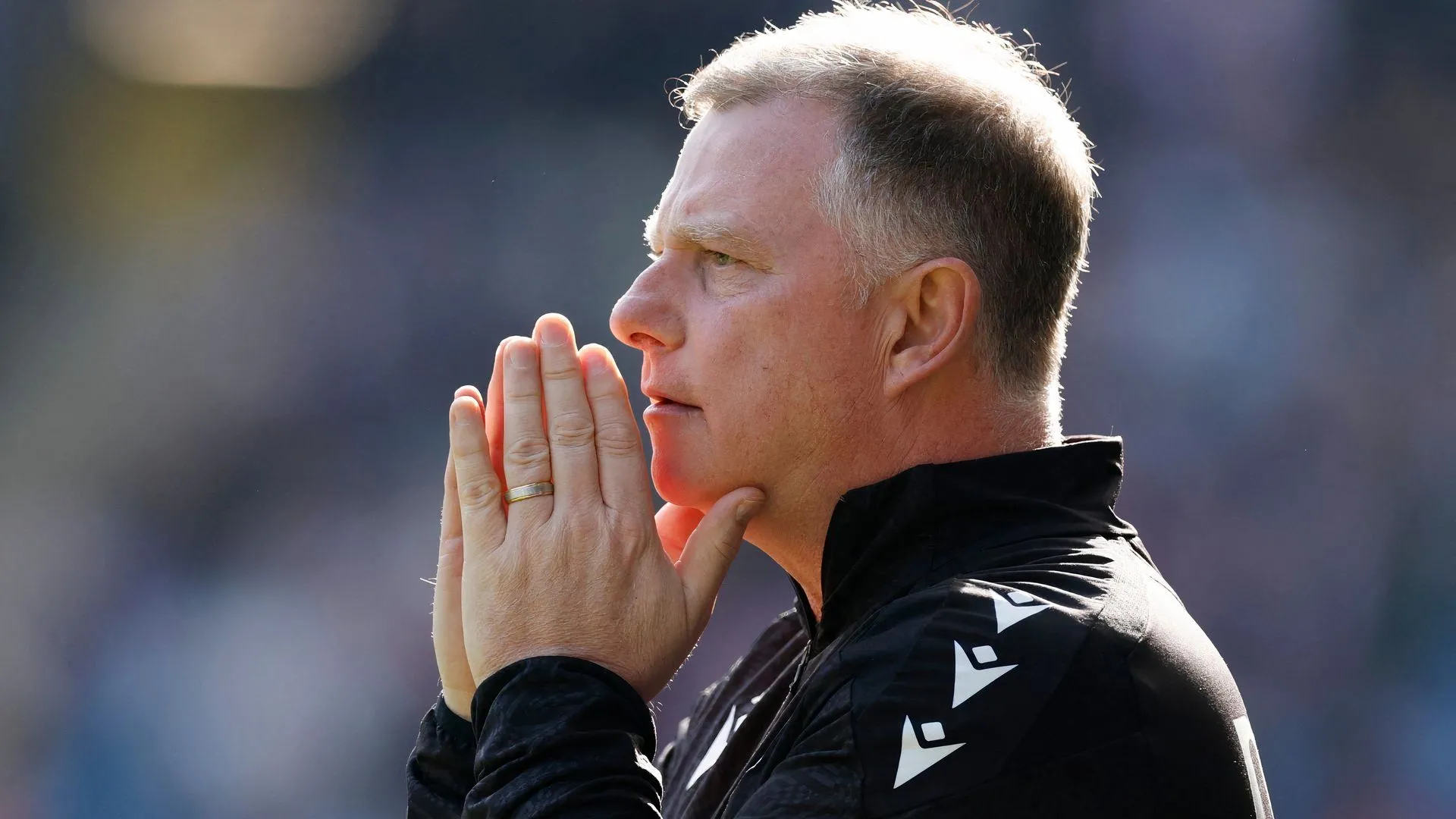 HLV Mark Robins của Stoke City đang đối mặt với việc tái thiết đội hình