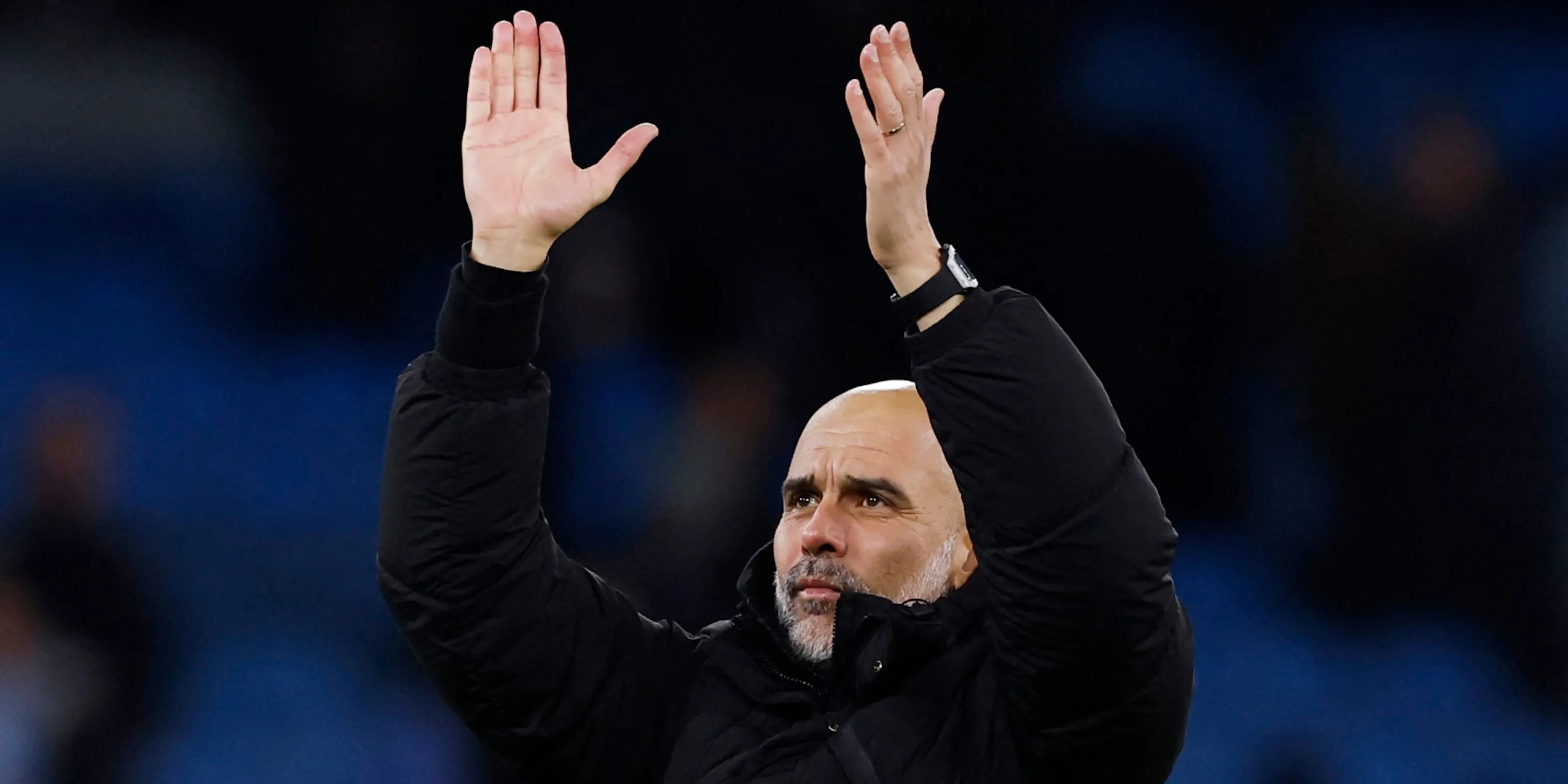 HLV Pep Guardiola của Manchester City ăn mừng một chiến thắng quan trọng.