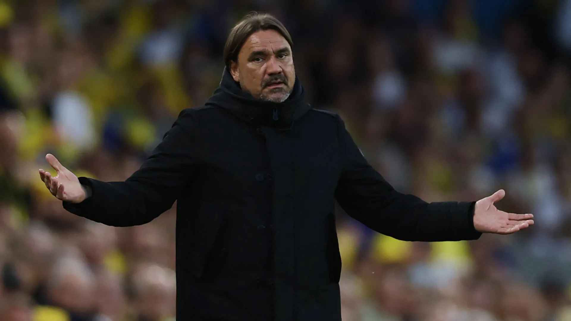 Huấn luyện viên Daniel Farke của Leeds United chỉ đạo trên sân