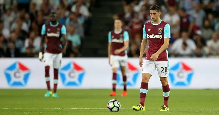 Jonathan Calleri thi đấu cho West Ham United