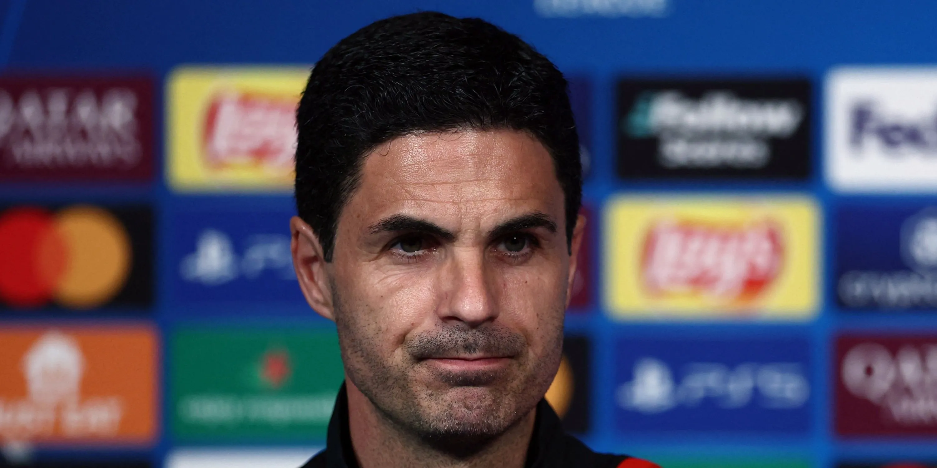 Mikel Arteta, huấn luyện viên Arsenal, trên sân vận động Premier League