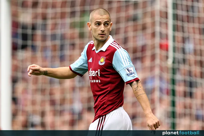 Mladen Petric thi đấu cho West Ham United