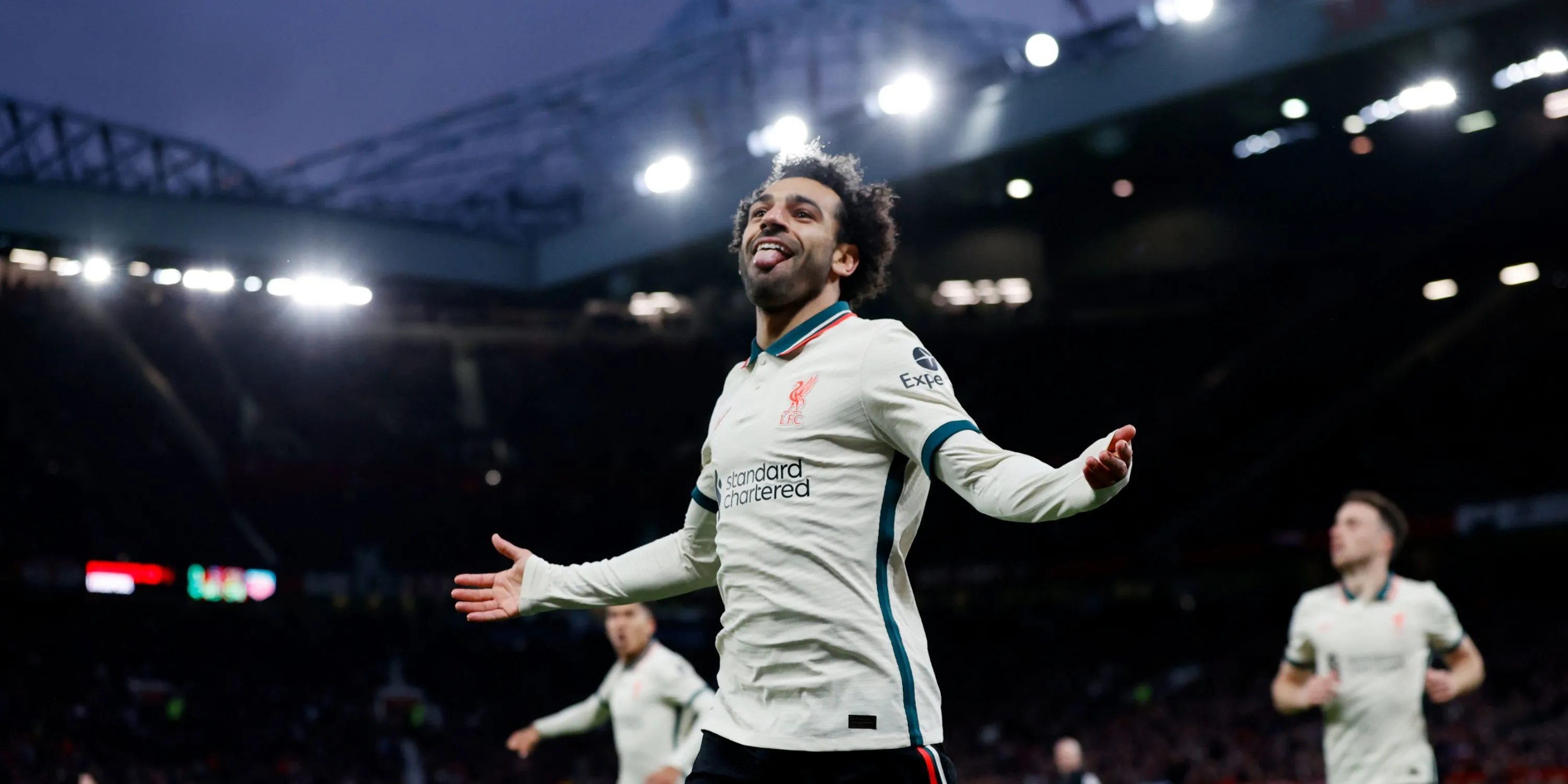 Mohamed Salah trong màu áo Liverpool thi đấu tại Premier League, nổi bật với kỷ lục ghi bàn ấn tượng tại sân Old Trafford
