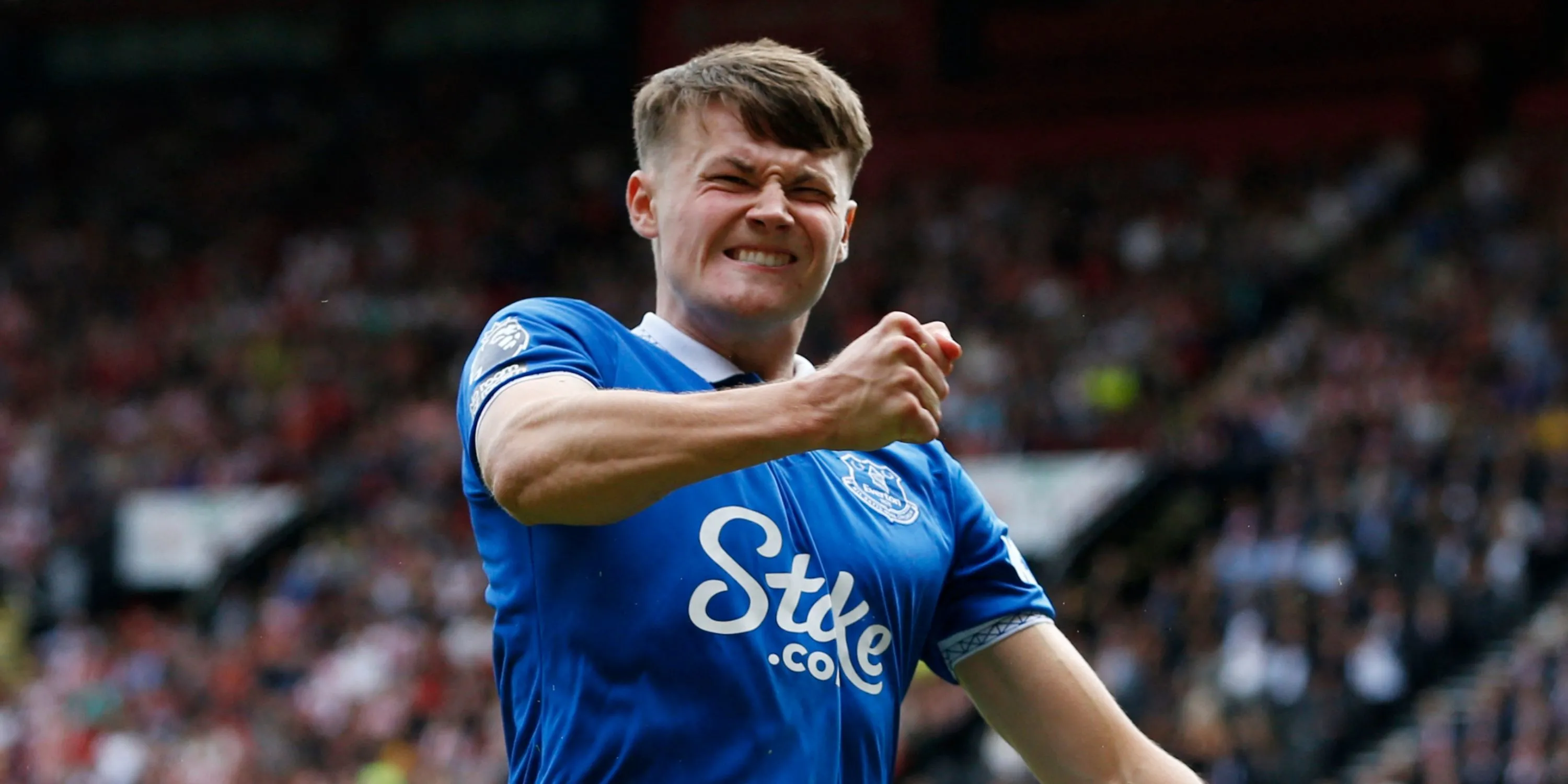 Nathan Patterson của Everton trong trận đấu tại Premier League