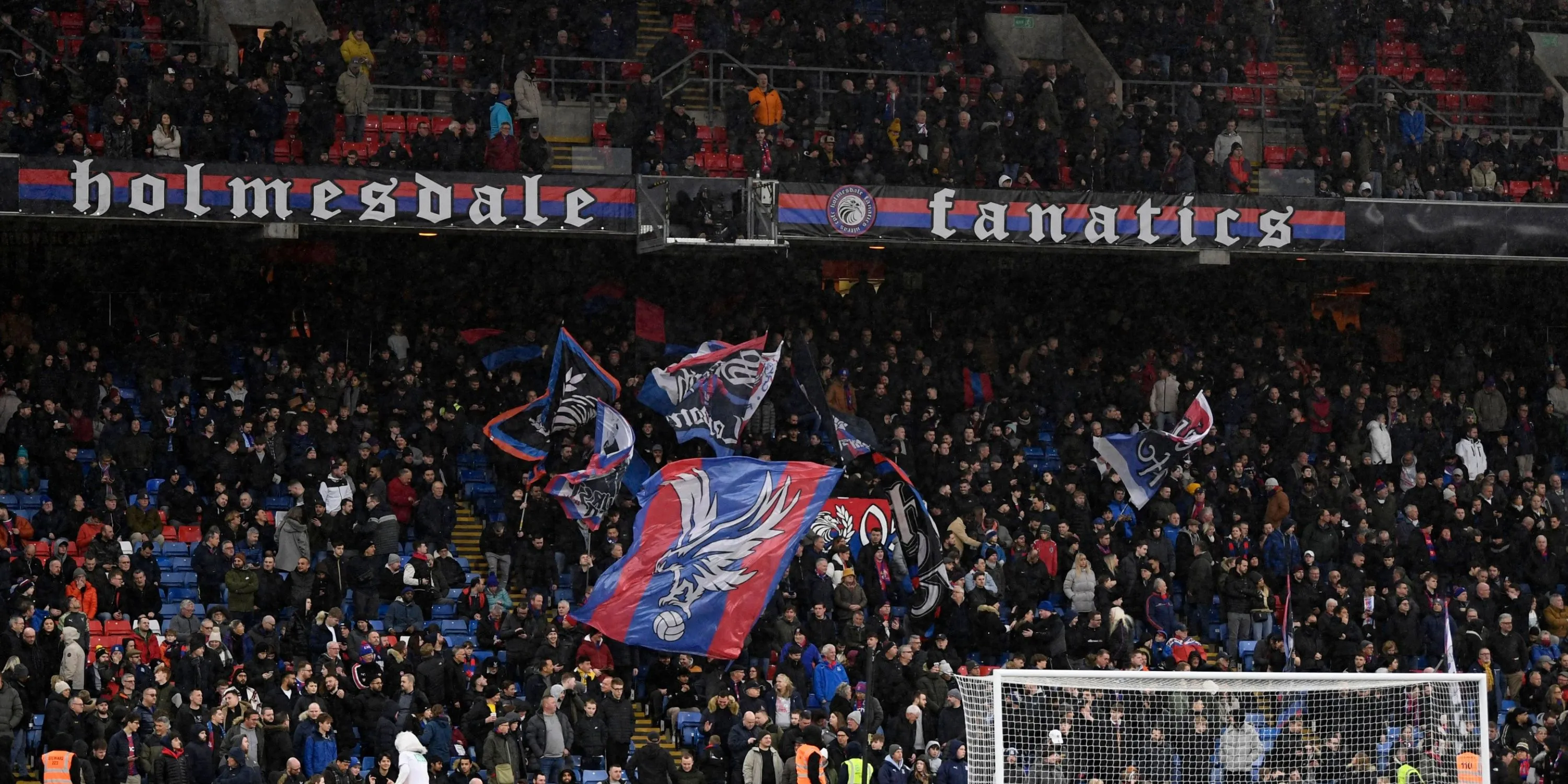 Người hâm mộ Crystal Palace cuồng nhiệt trên khán đài Selhurst Park