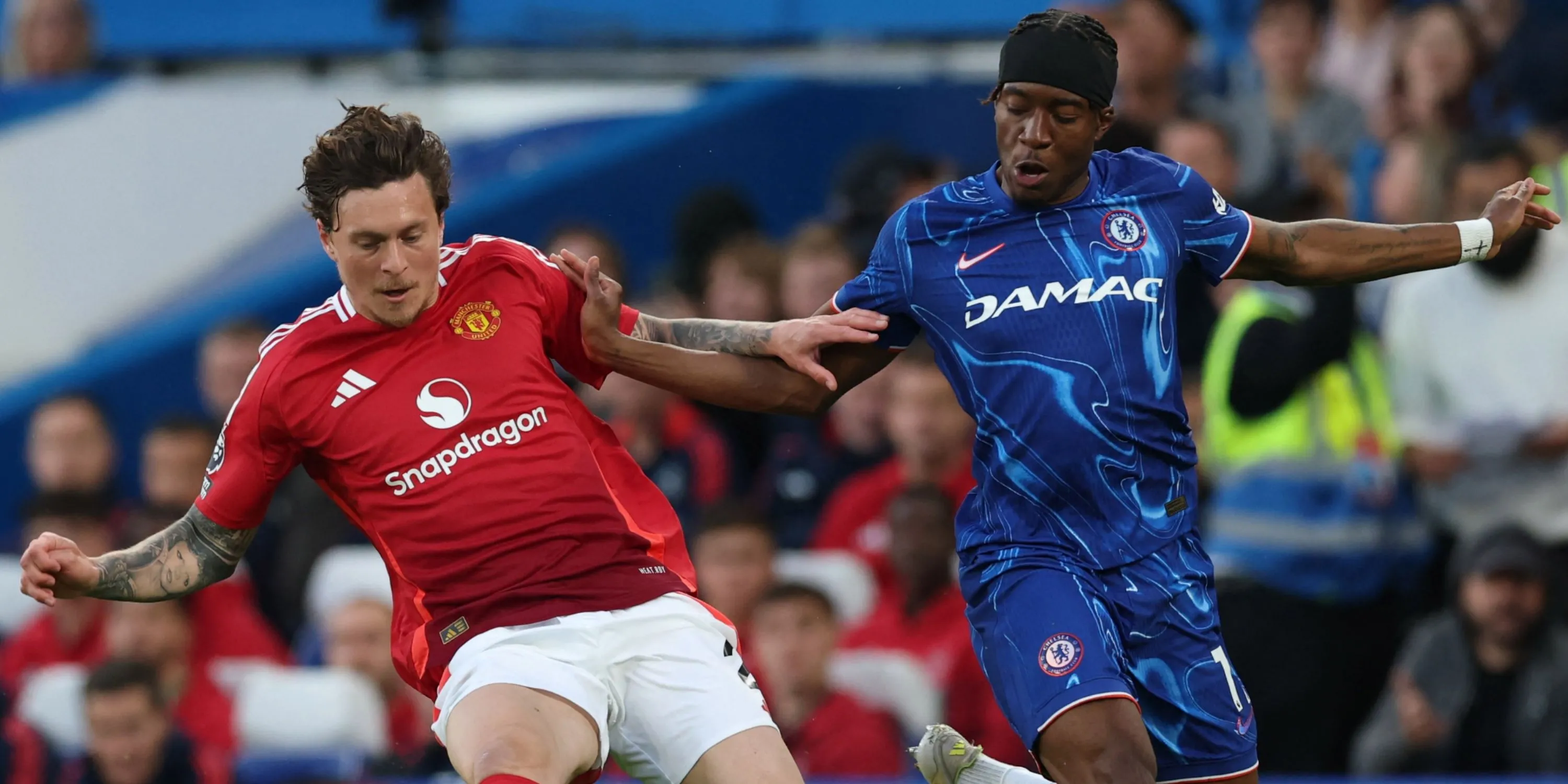 Người hâm mộ Manchester United bày tỏ sự thất vọng với trung vệ Victor Lindelof sau trận thua Chelsea
