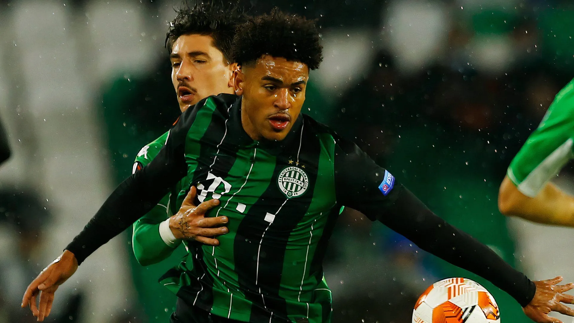 Ryan Mmaee trong màu áo Stoke City, tiền đạo được cho là sẽ rời CLB hè này