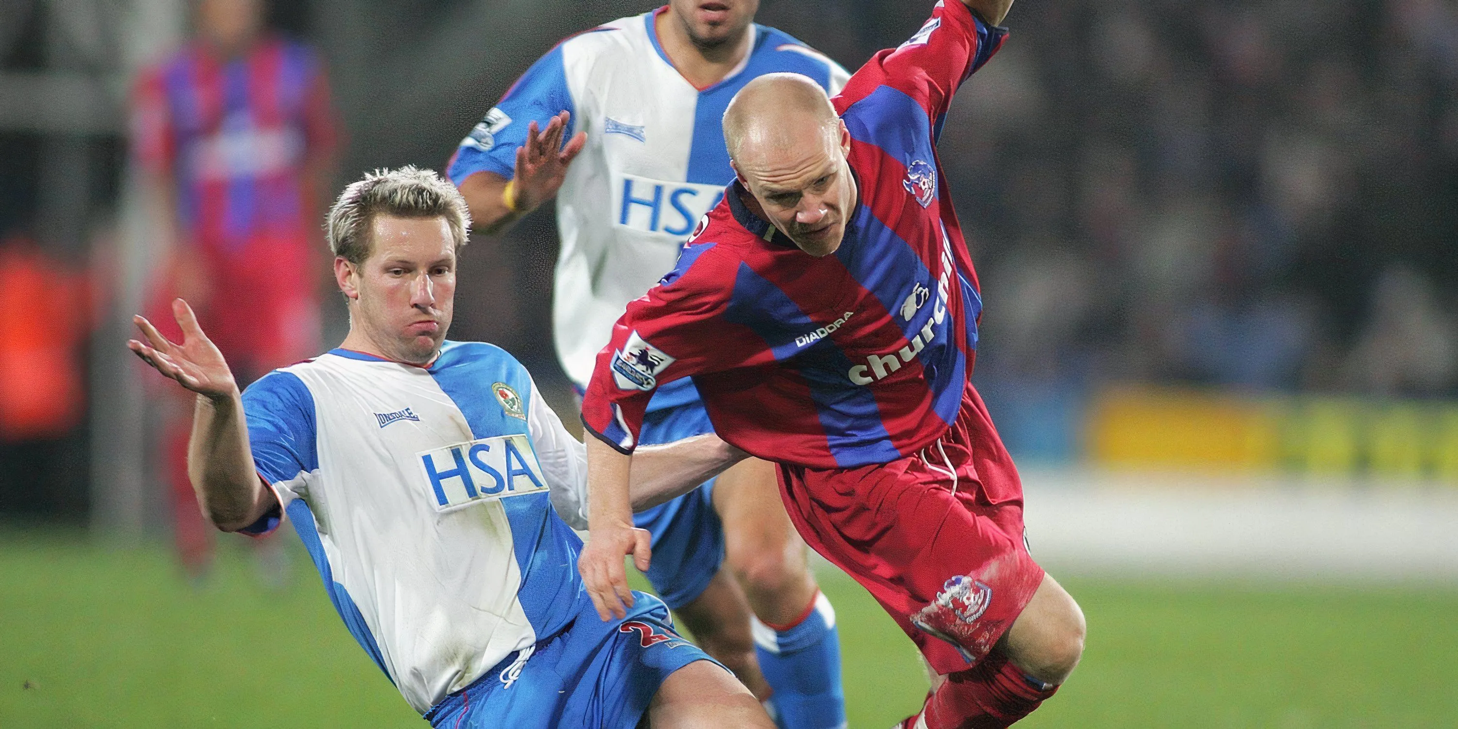 Tiền đạo Andy Johnson trong màu áo Crystal Palace đang ăn mừng bàn thắng