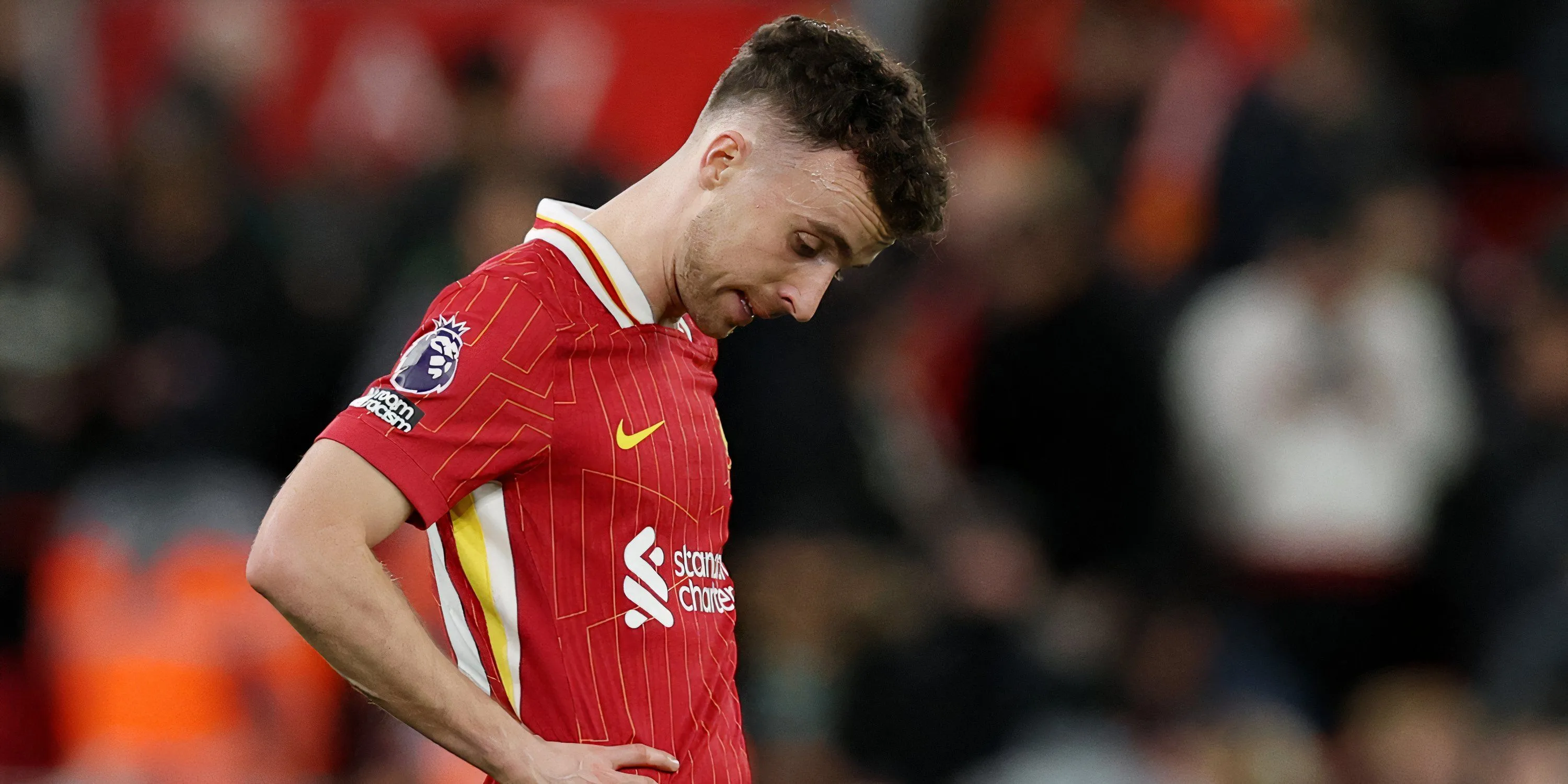 Tiền đạo Liverpool Diogo Jota thi đấu trên sân