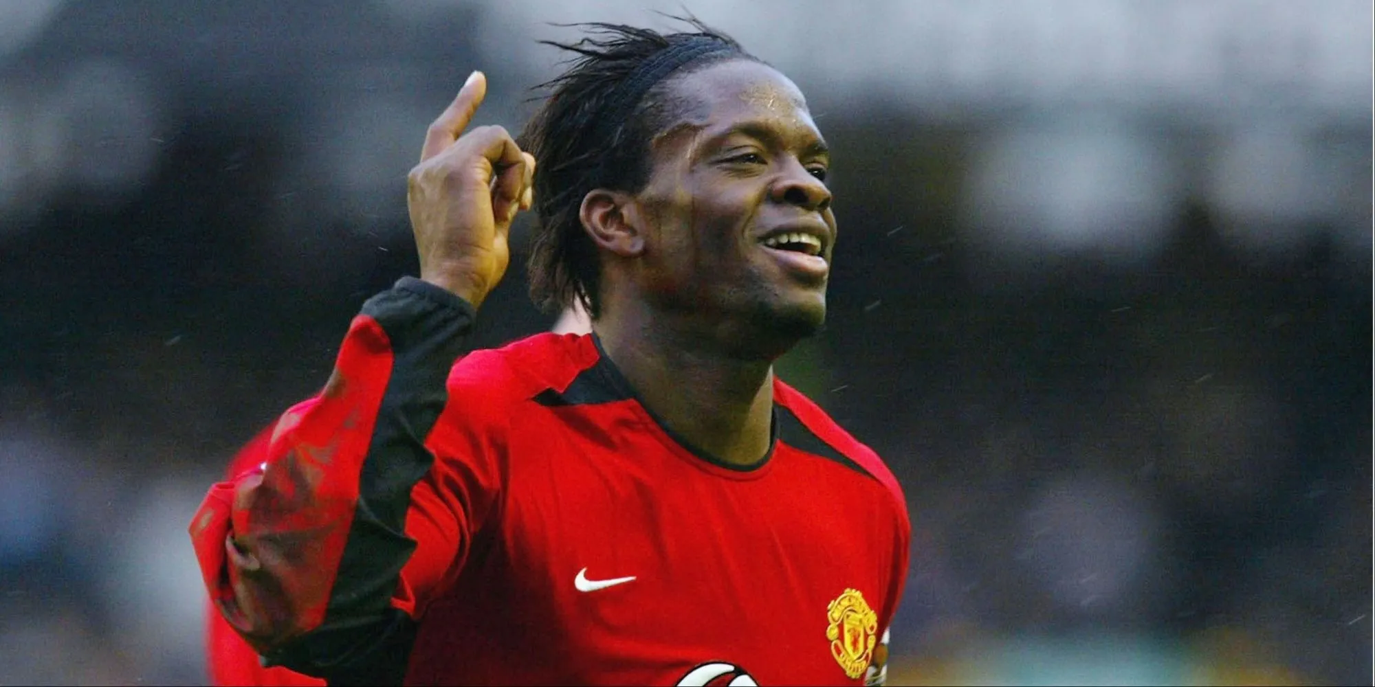 Tiền đạo Louis Saha trong màu áo Manchester United
