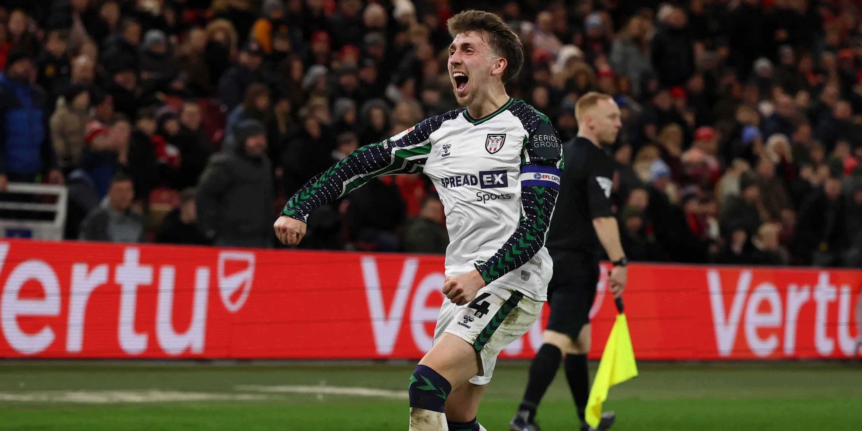 Tiền vệ Dan Neil của Sunderland, mục tiêu chuyển nhượng của Everton