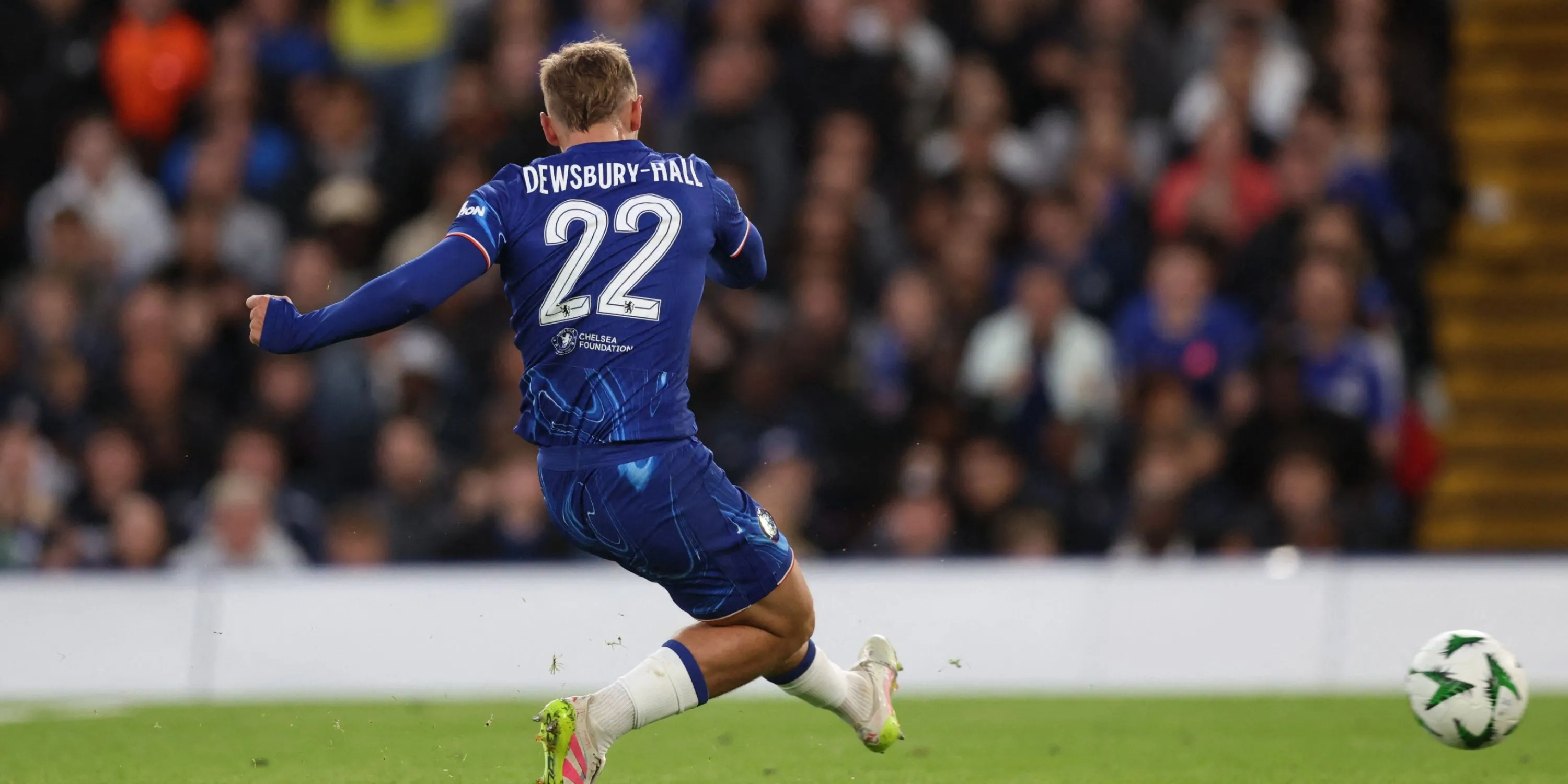 Tiền vệ Kiernan Dewsbury-Hall, mục tiêu chuyển nhượng của Wolves