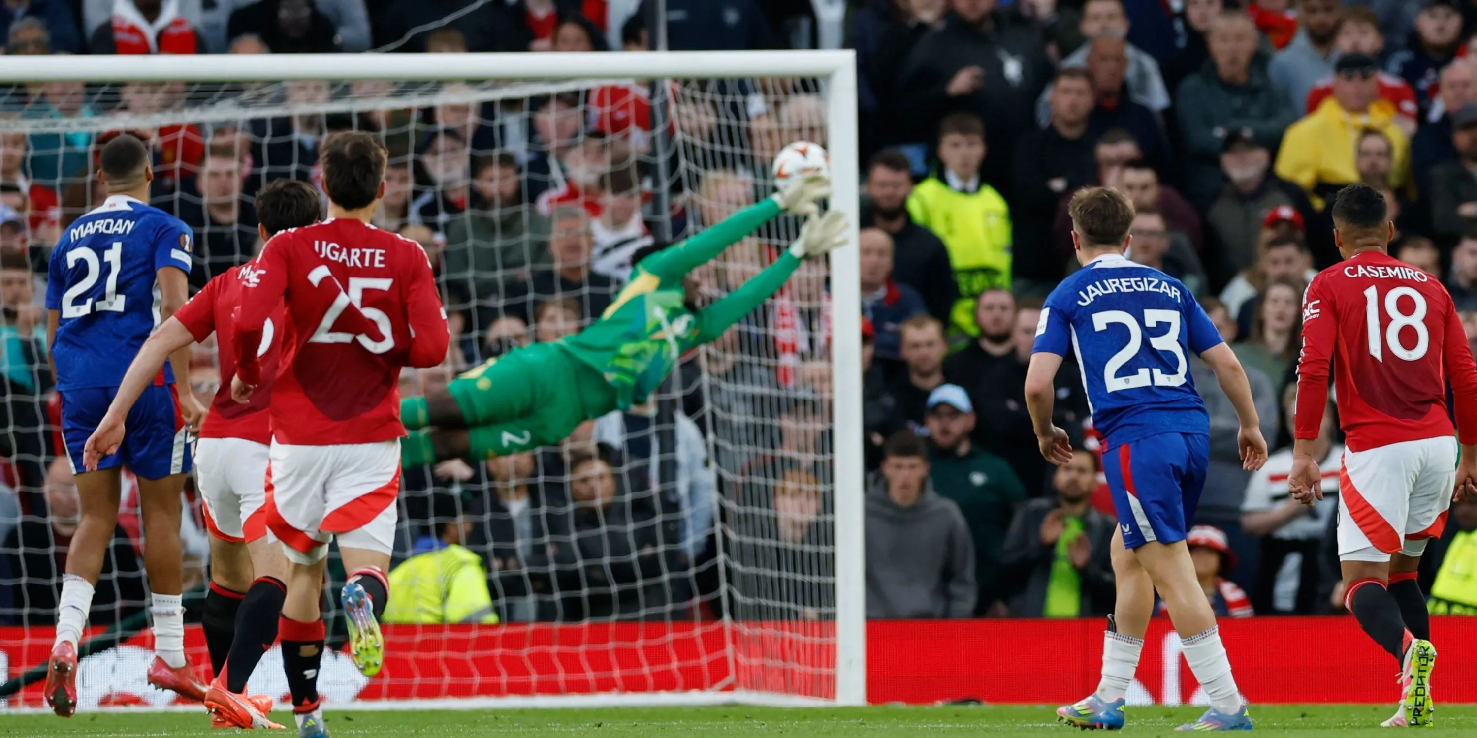Tiền vệ Mikel Jauregizar trong màu áo Athletic Club thi đấu tại La Liga