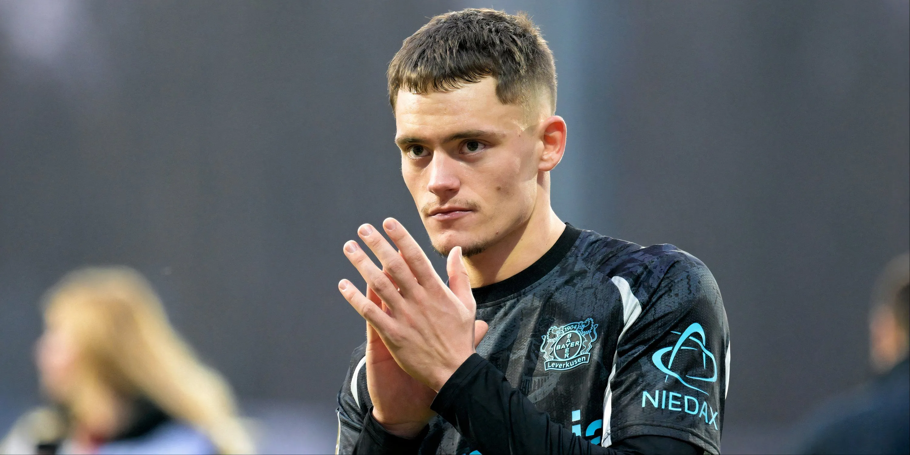 Tiền vệ tấn công Florian Wirtz, mục tiêu chuyển nhượng của Liverpool, ăn mừng cùng đồng đội tại Bayer Leverkusen