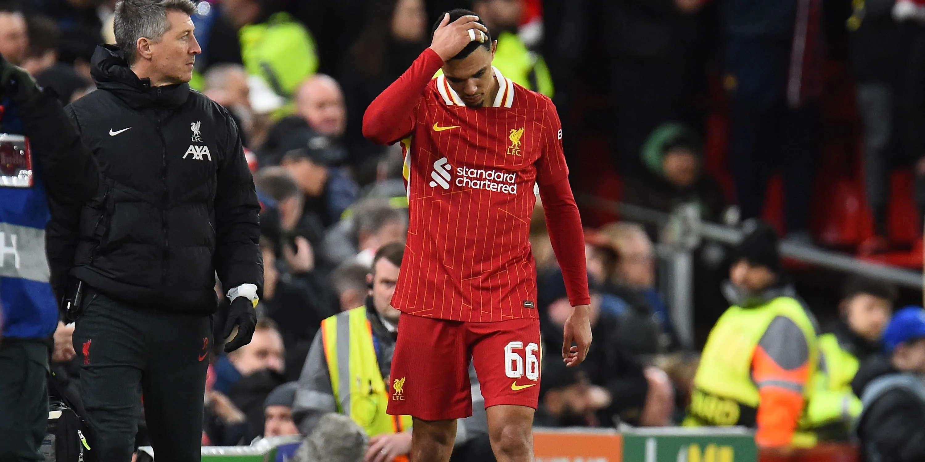 Trent Alexander-Arnold buồn bã rời sân trong màu áo Liverpool