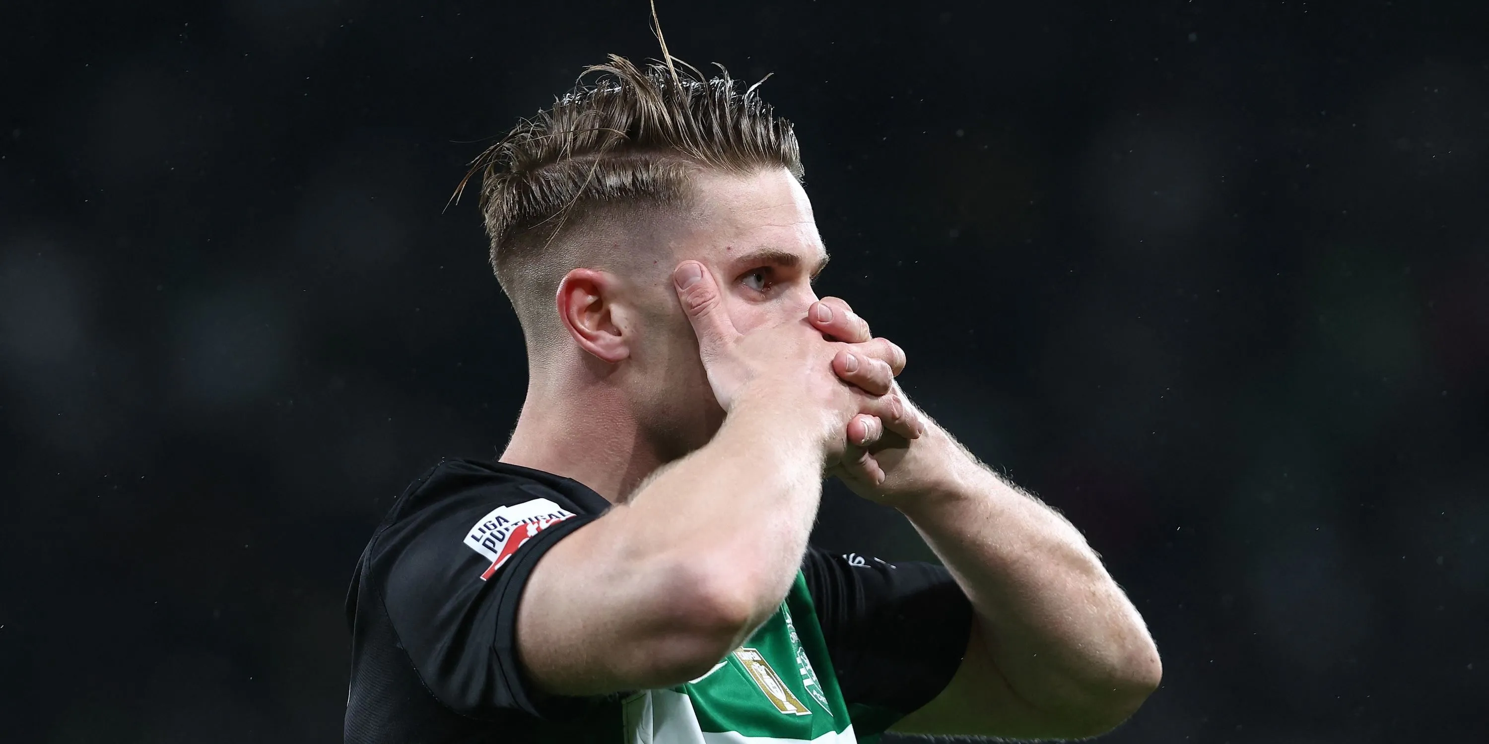 Viktor Gyokeres ăn mừng bàn thắng thứ ba cho Sporting CP
