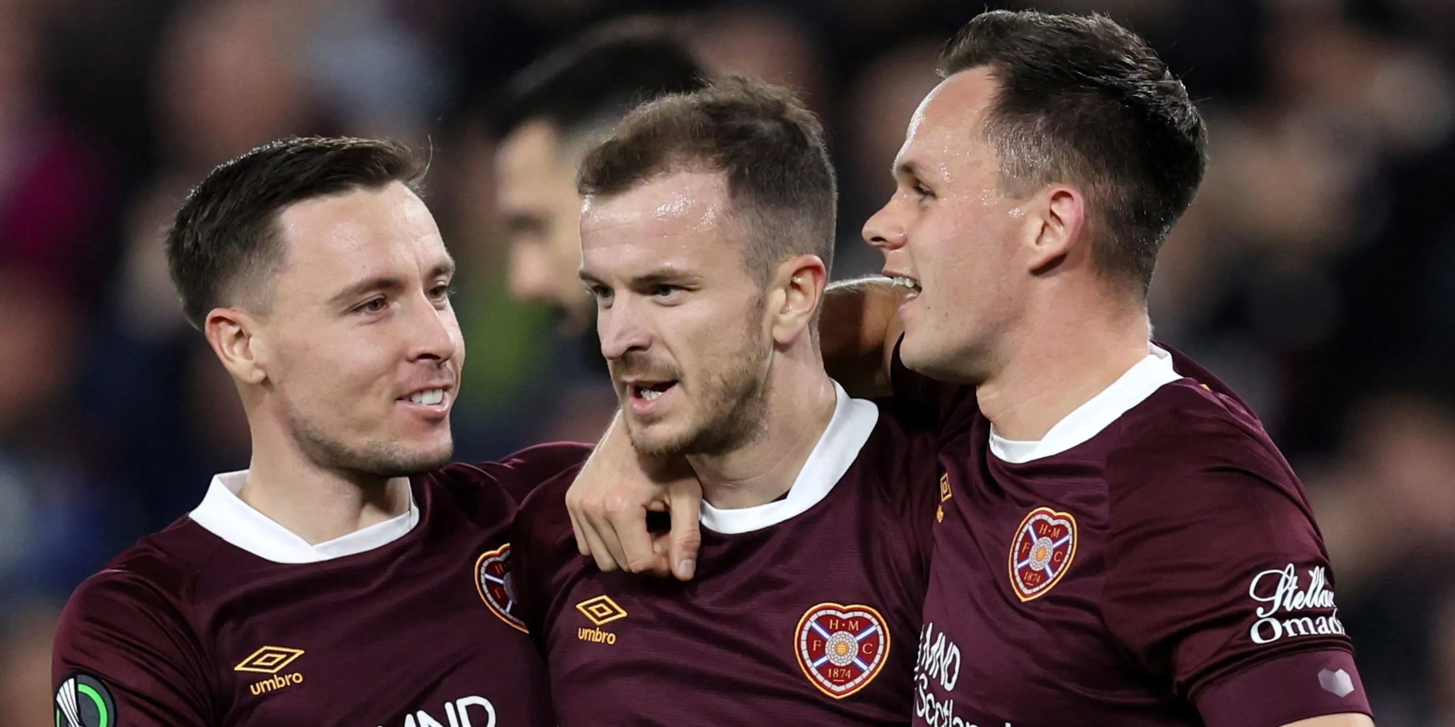 Các cầu thủ Hearts ăn mừng sau một trận đấu tại Europa Conference League