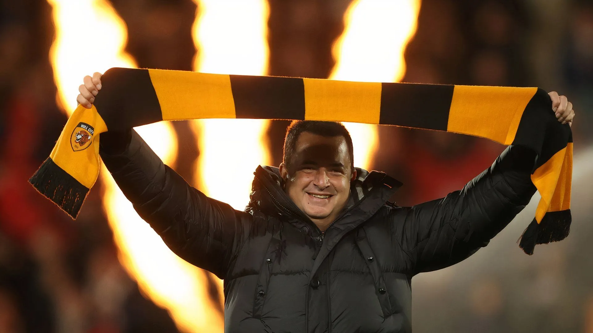 Chủ tịch Acun Ilicali của Hull City, người đang vướng vào tranh chấp chuyển nhượng HLV