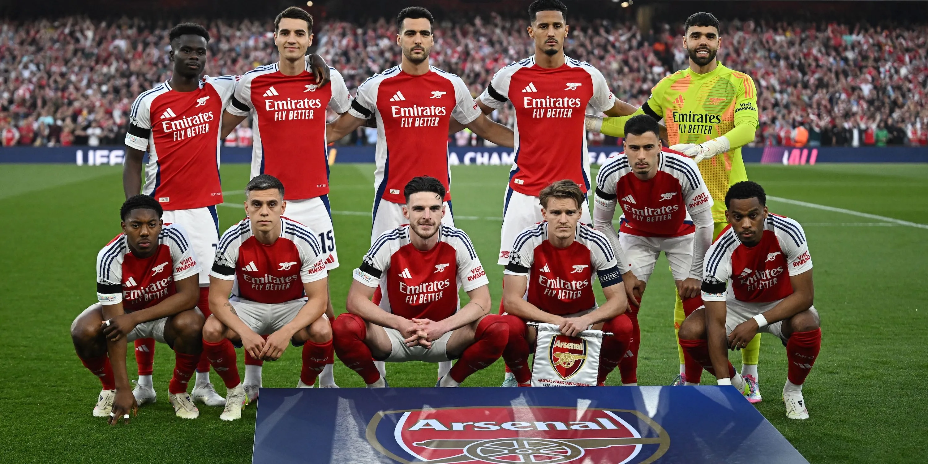 Đội hình Arsenal chụp ảnh trước trận đấu