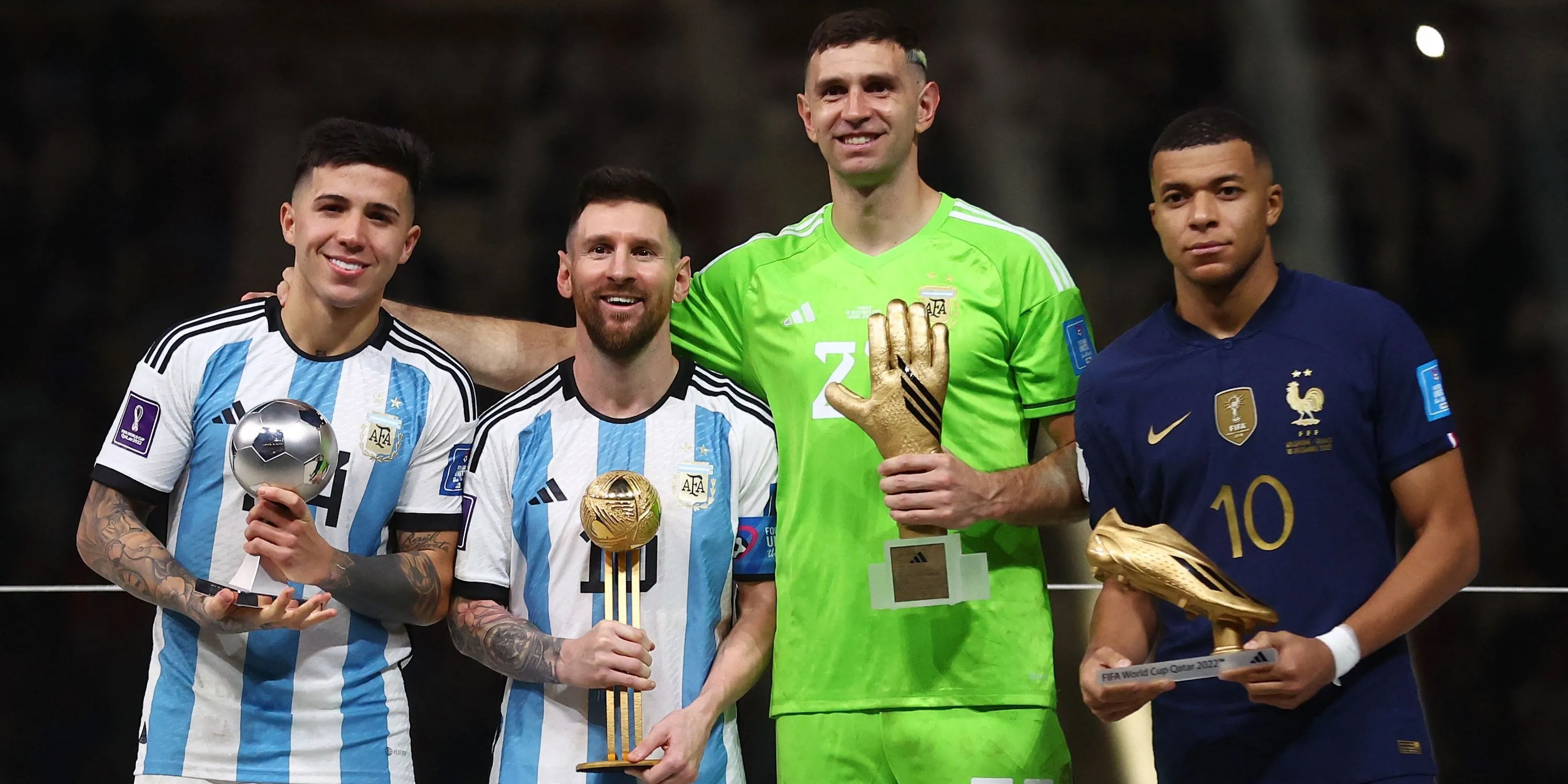 Emiliano Martinez cùng Messi và Mbappe nhận giải thưởng World Cup 2022