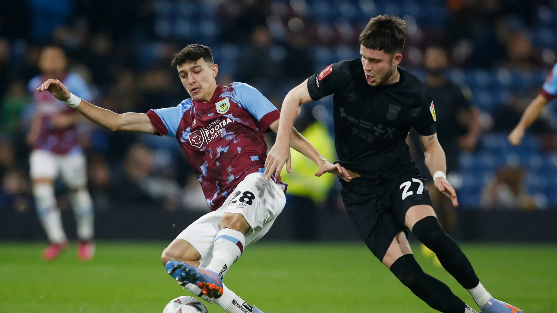 George Hirst, tiền đạo đang đàm phán gia hạn với Ipswich Town