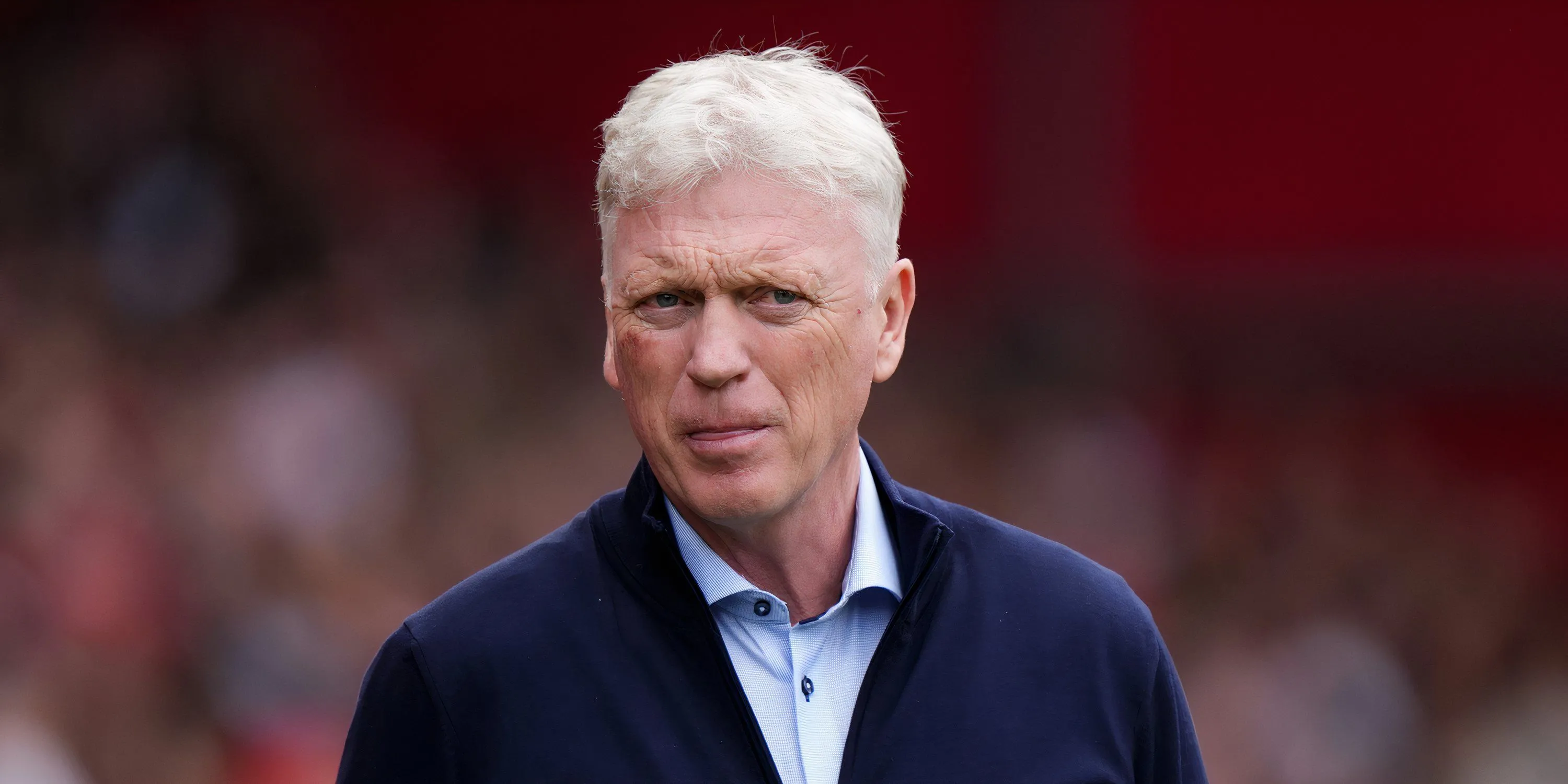 Huấn luyện viên David Moyes của Everton trên đường biên