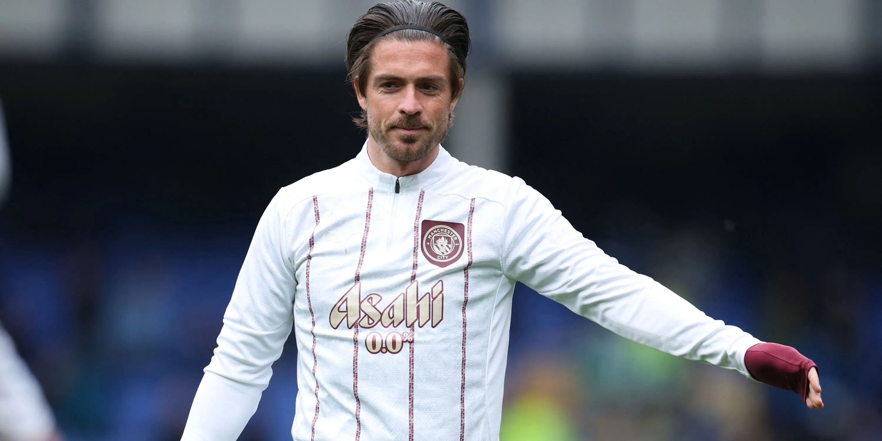 Jack Grealish trong buổi khởi động cùng Manchester City.