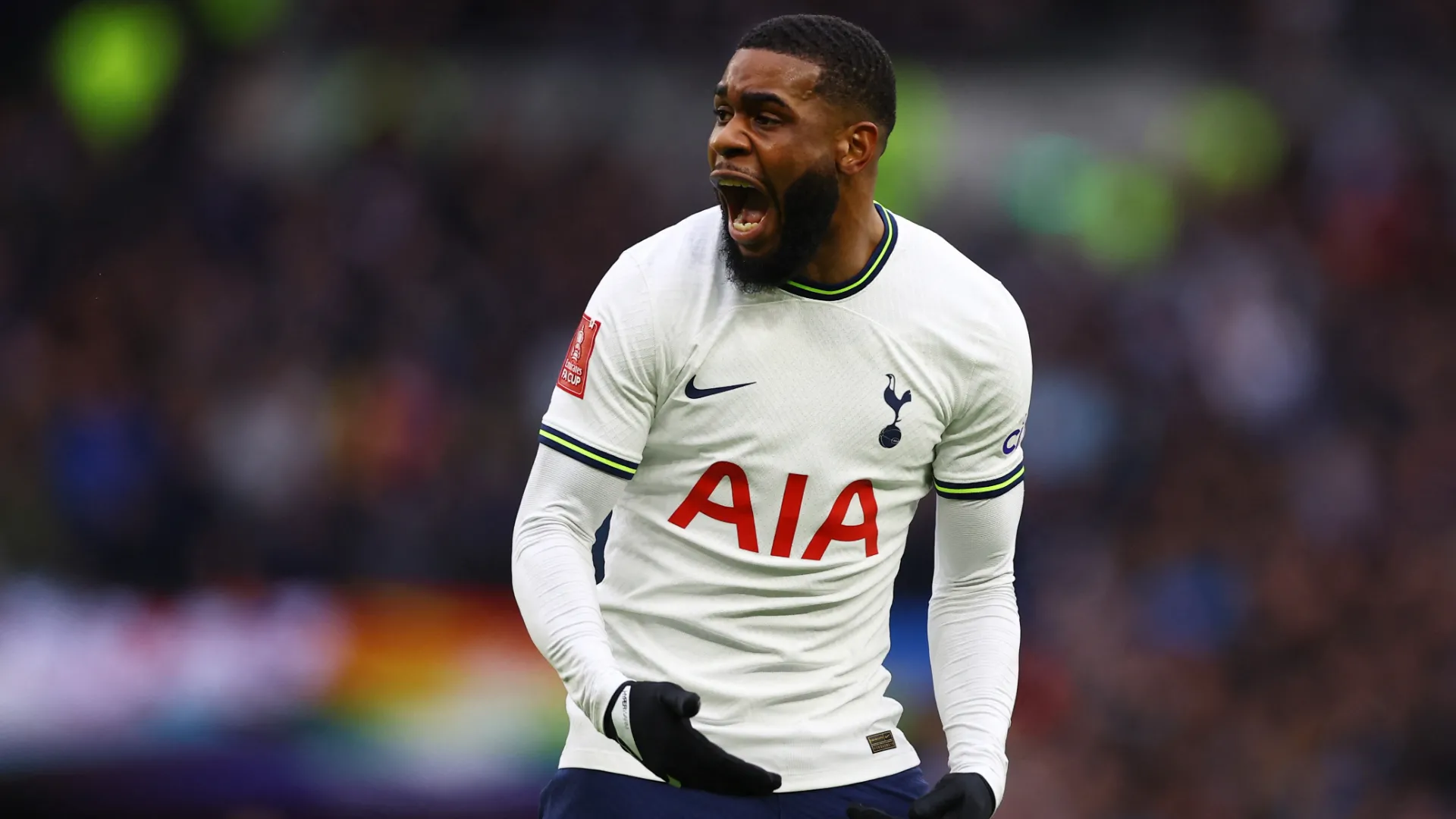 Japhet Tanganga trong màu áo Tottenham Hotspur