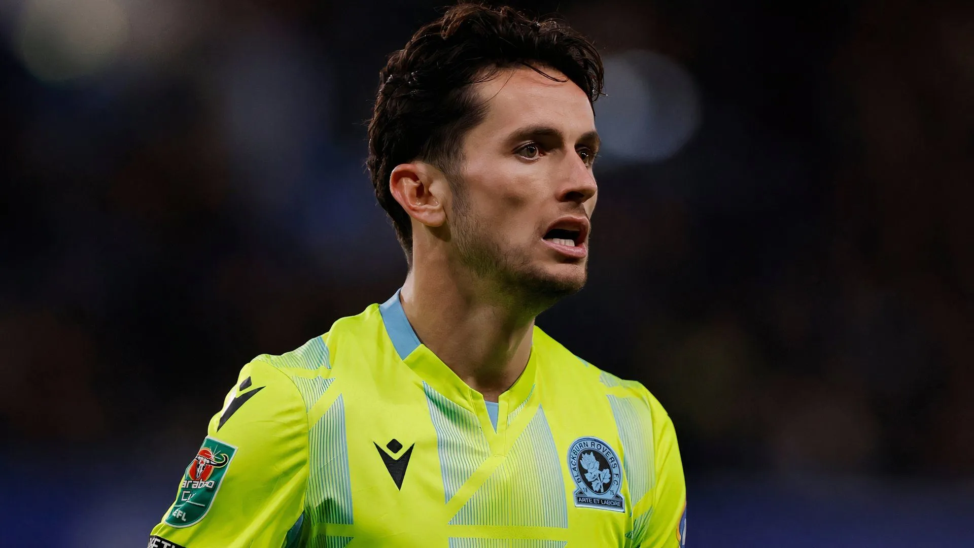 Lewis Travis, đội trưởng Blackburn Rovers, mục tiêu chuyển nhượng của Derby County và Wrexham