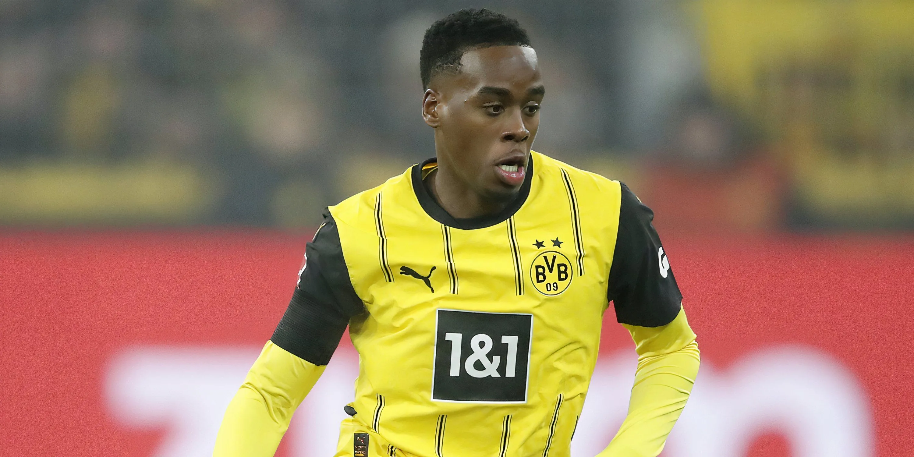 Ngôi sao chạy cánh Jamie Bynoe-Gittens thể hiện kỹ năng trong trận đấu của Dortmund