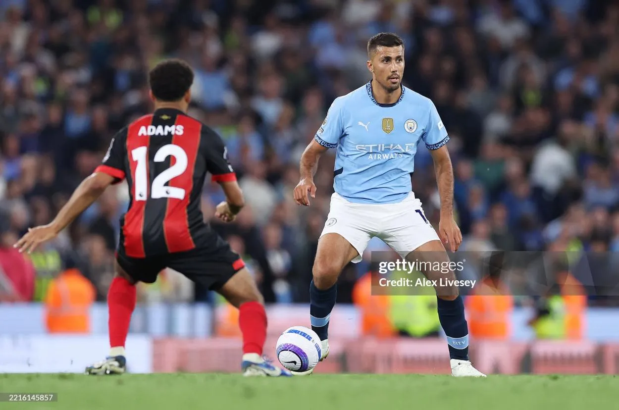 Rodri trở lại thi đấu trong chiến thắng 3-1 của Man City trước Bournemouth (Ảnh: Alex Livesey/Getty Images)