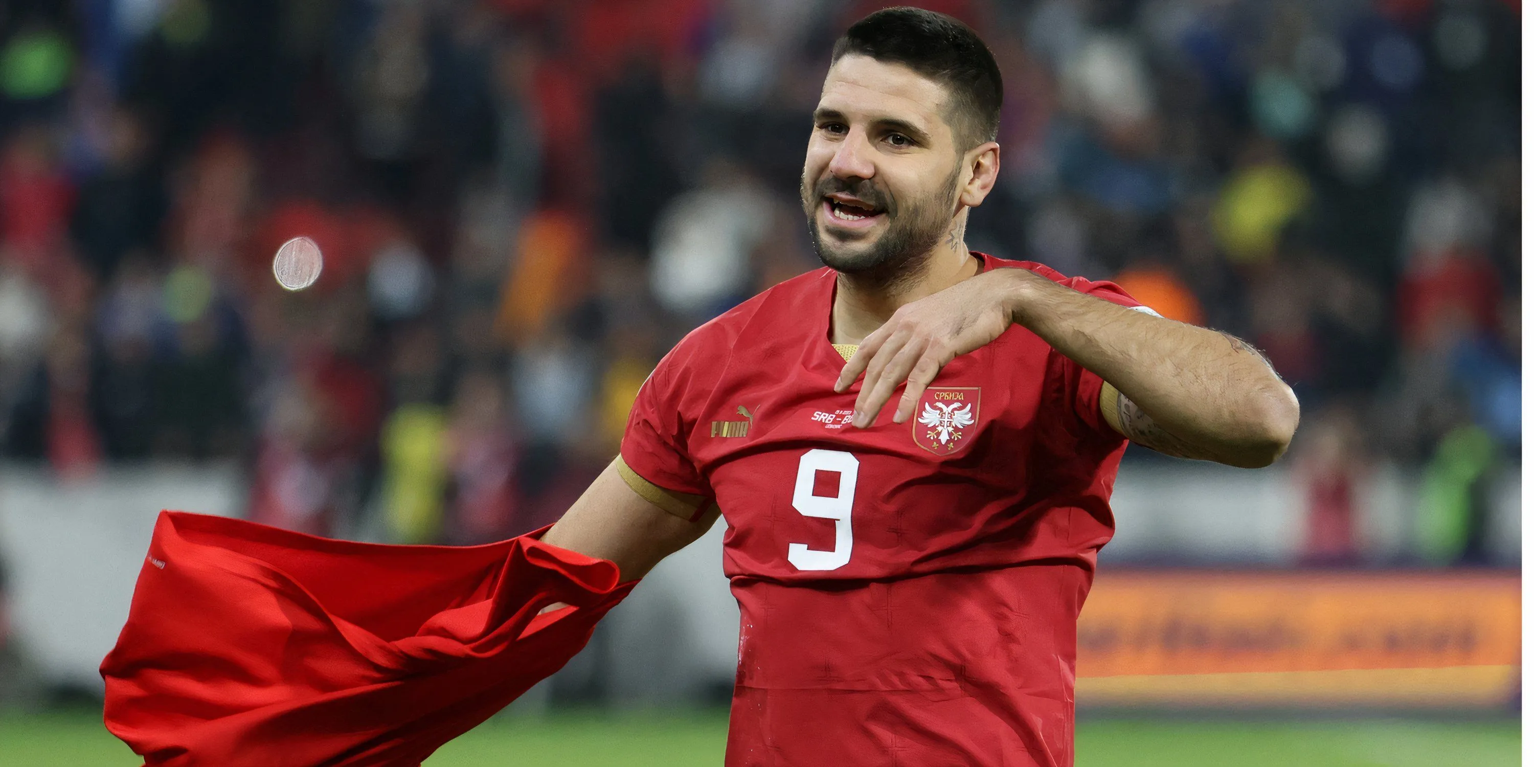 Tiền đạo Aleksandar Mitrovic trong màu áo đội tuyển Serbia
